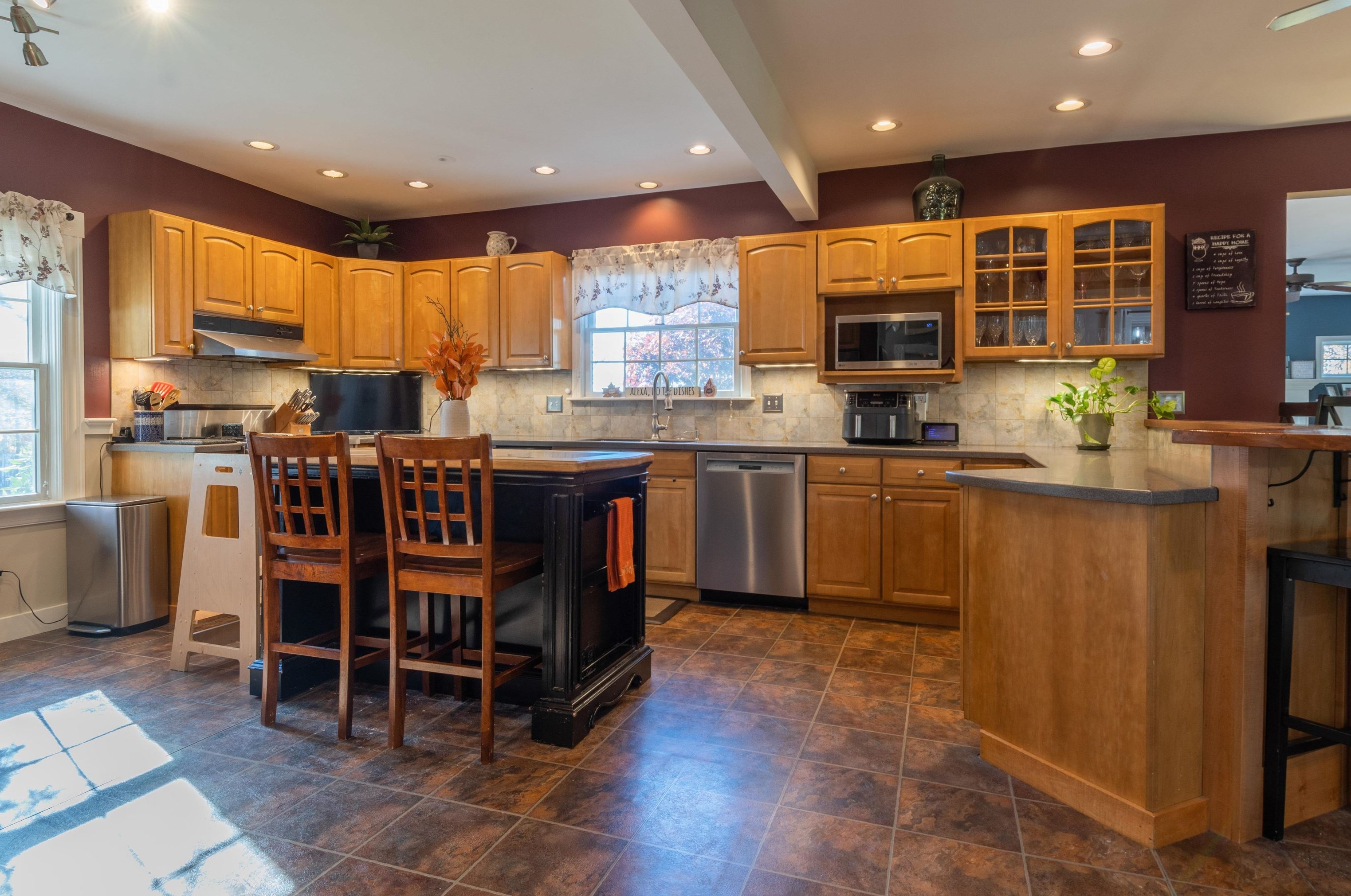 118 Public St, Manchester, NH 03103-6629