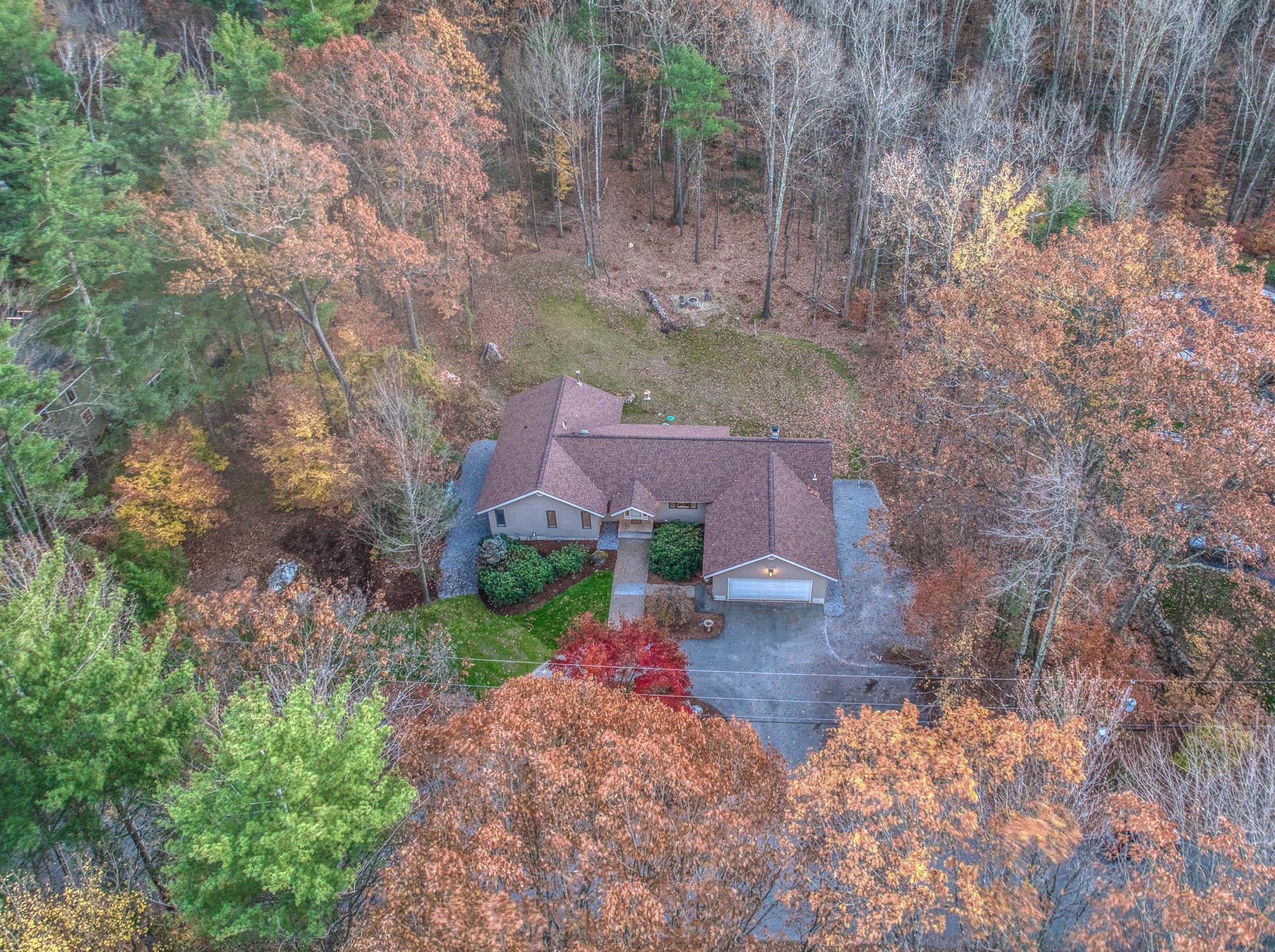 77 Oriole Dr, Manchester NH  03110-4424 exterior