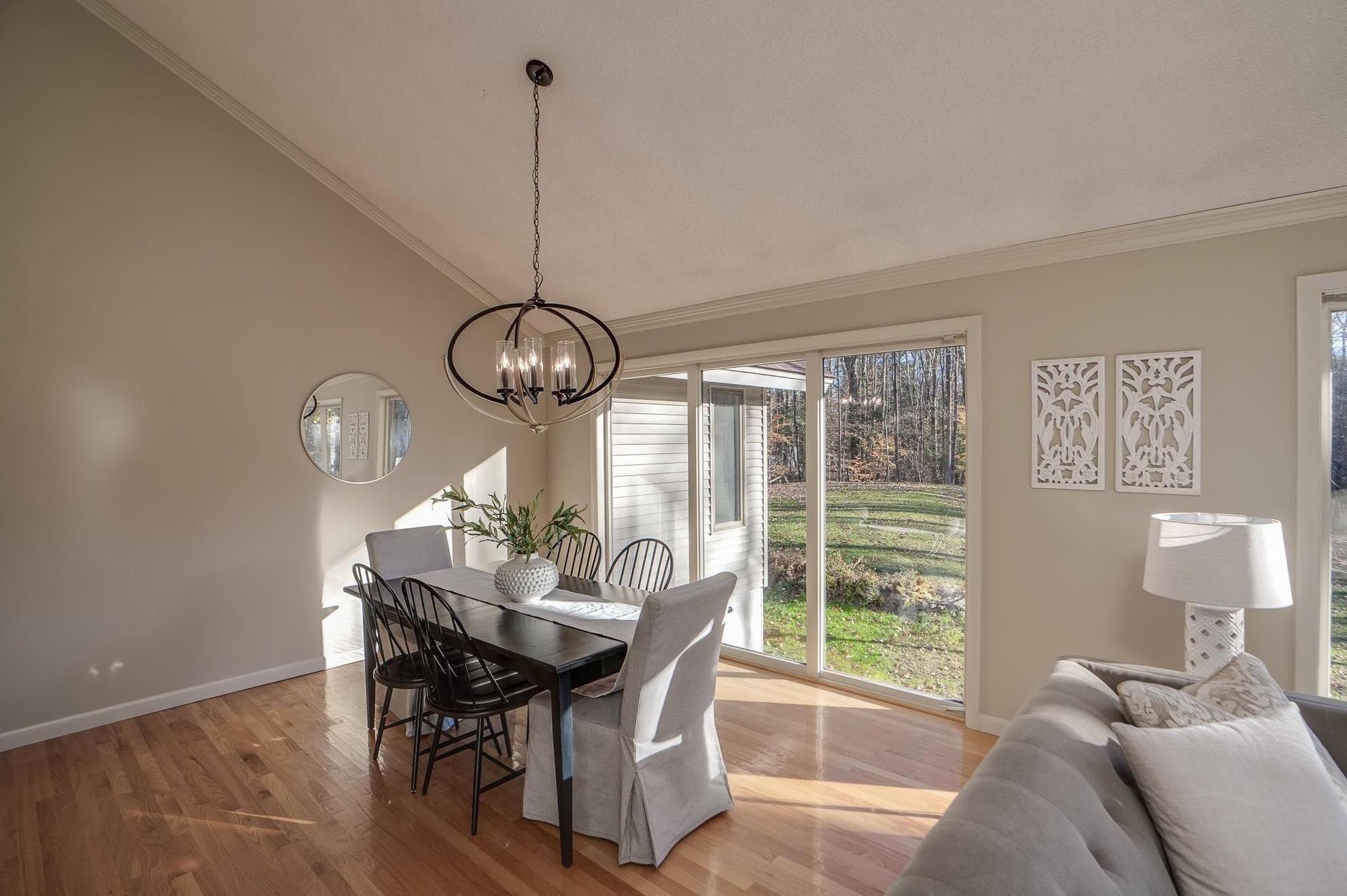 77 Oriole Dr, Manchester NH  03110-4424 exterior