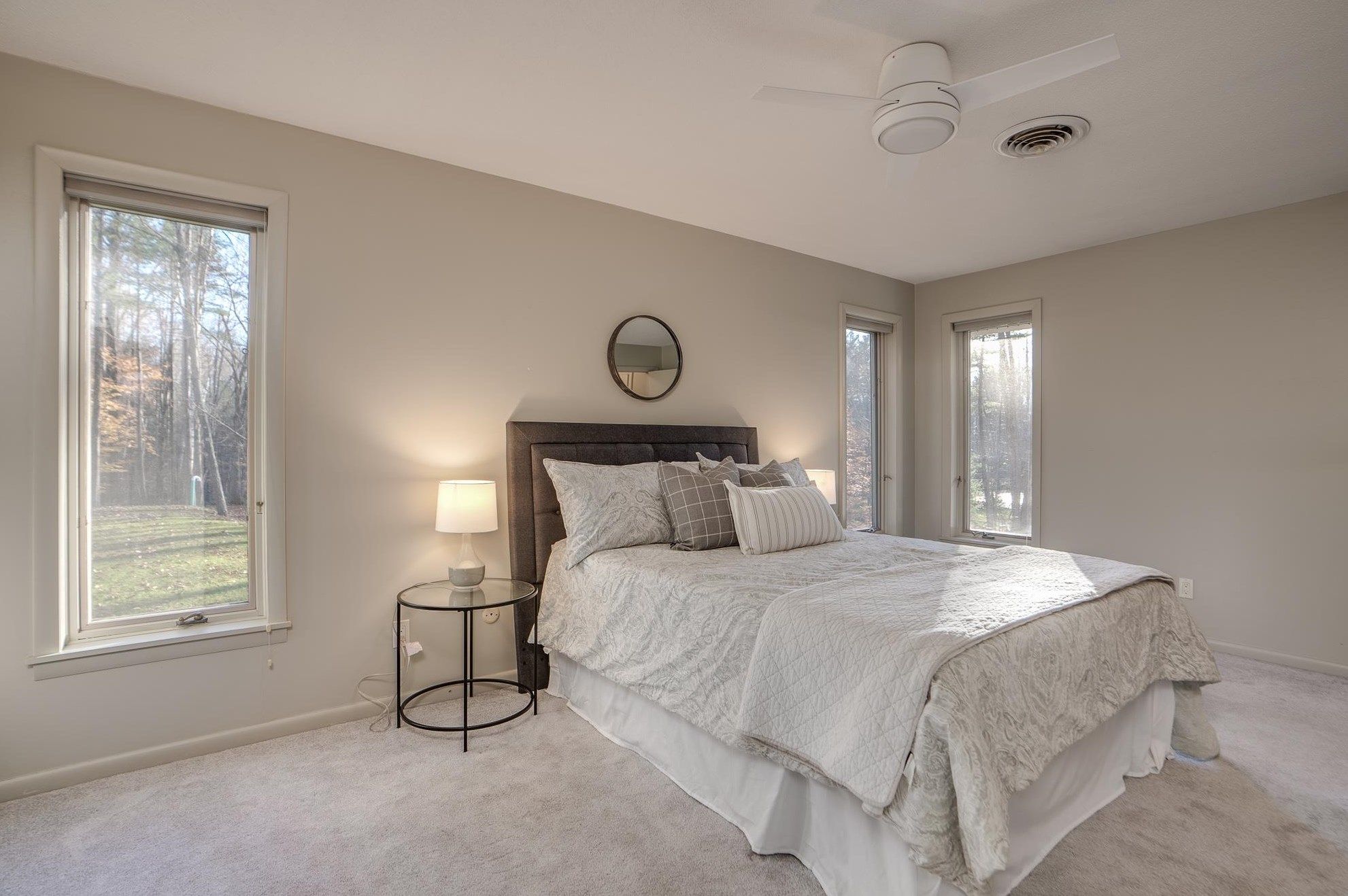 77 Oriole Dr, Manchester NH  03110-4424 exterior