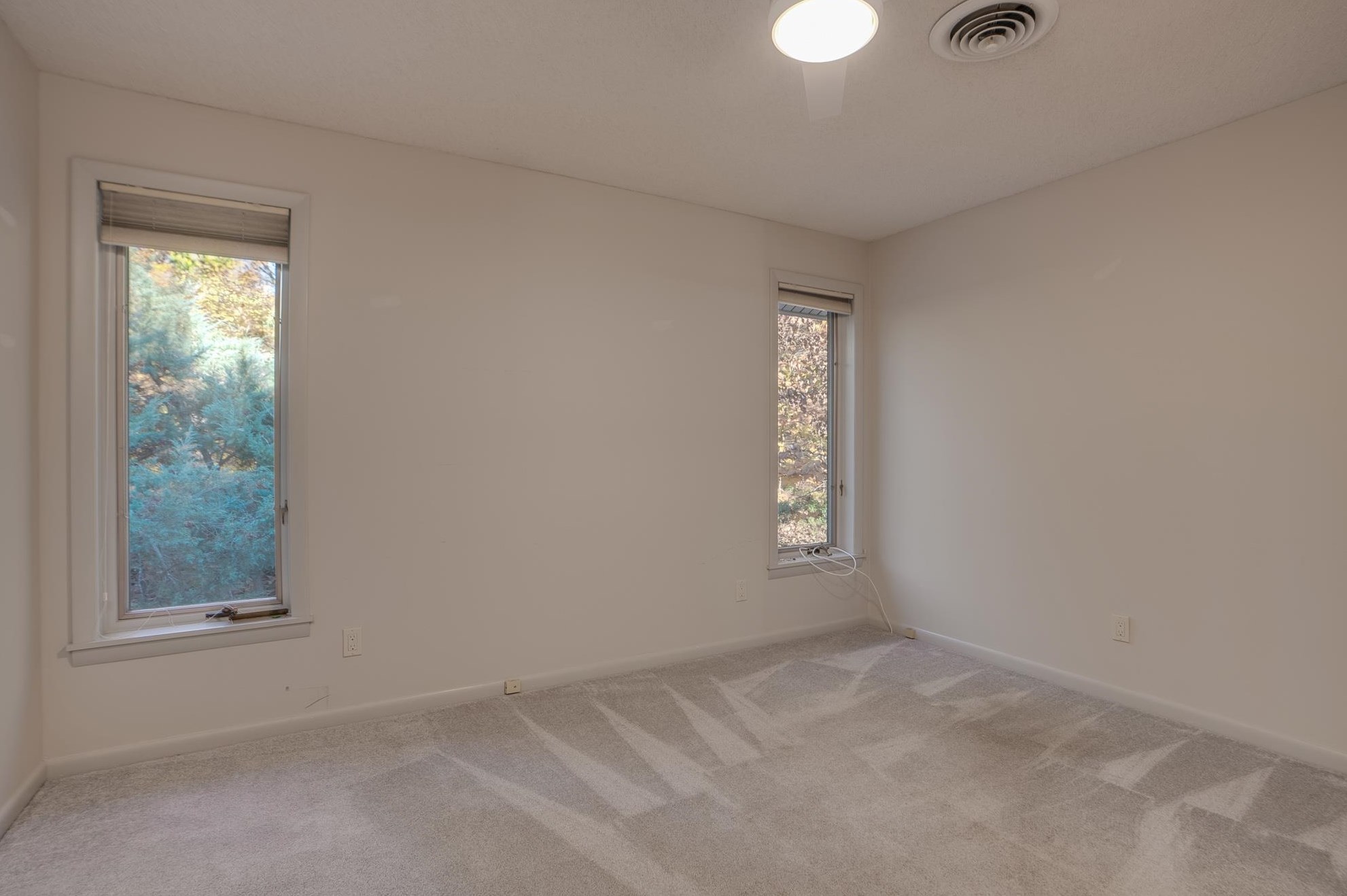77 Oriole Dr, Manchester NH  03110-4424 exterior