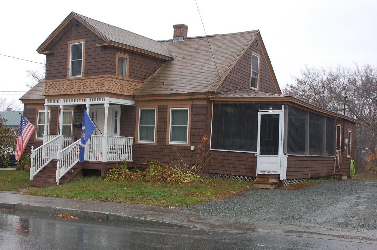 22 Mechanic St, Lancaster, NH 03584