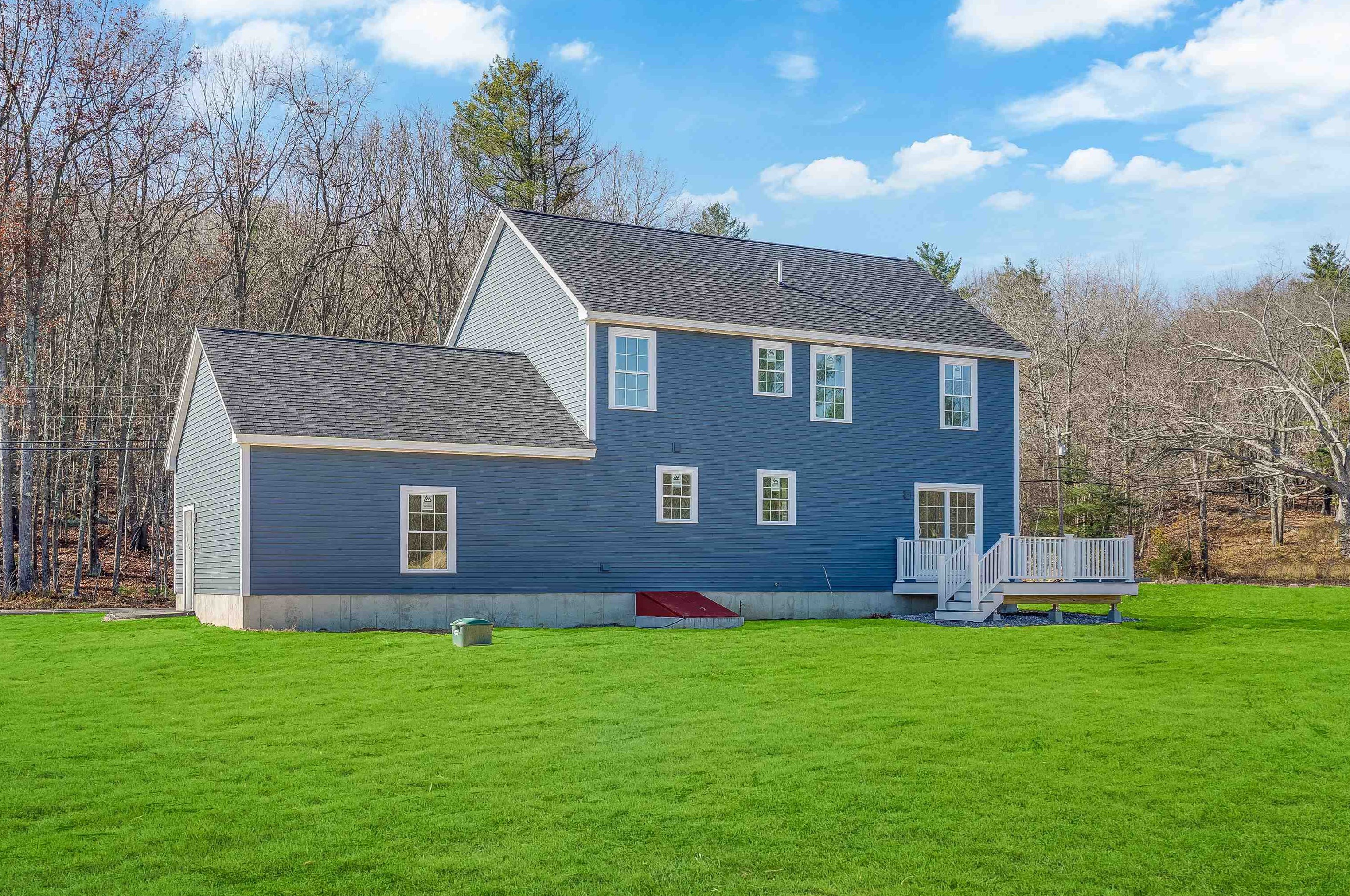 300 Straw Rd, Manchester, NH 03102-2579