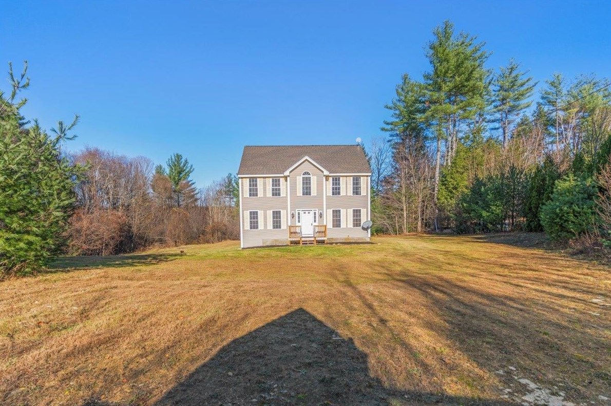56 Wethersfield Dr, Tilton, NH 03276