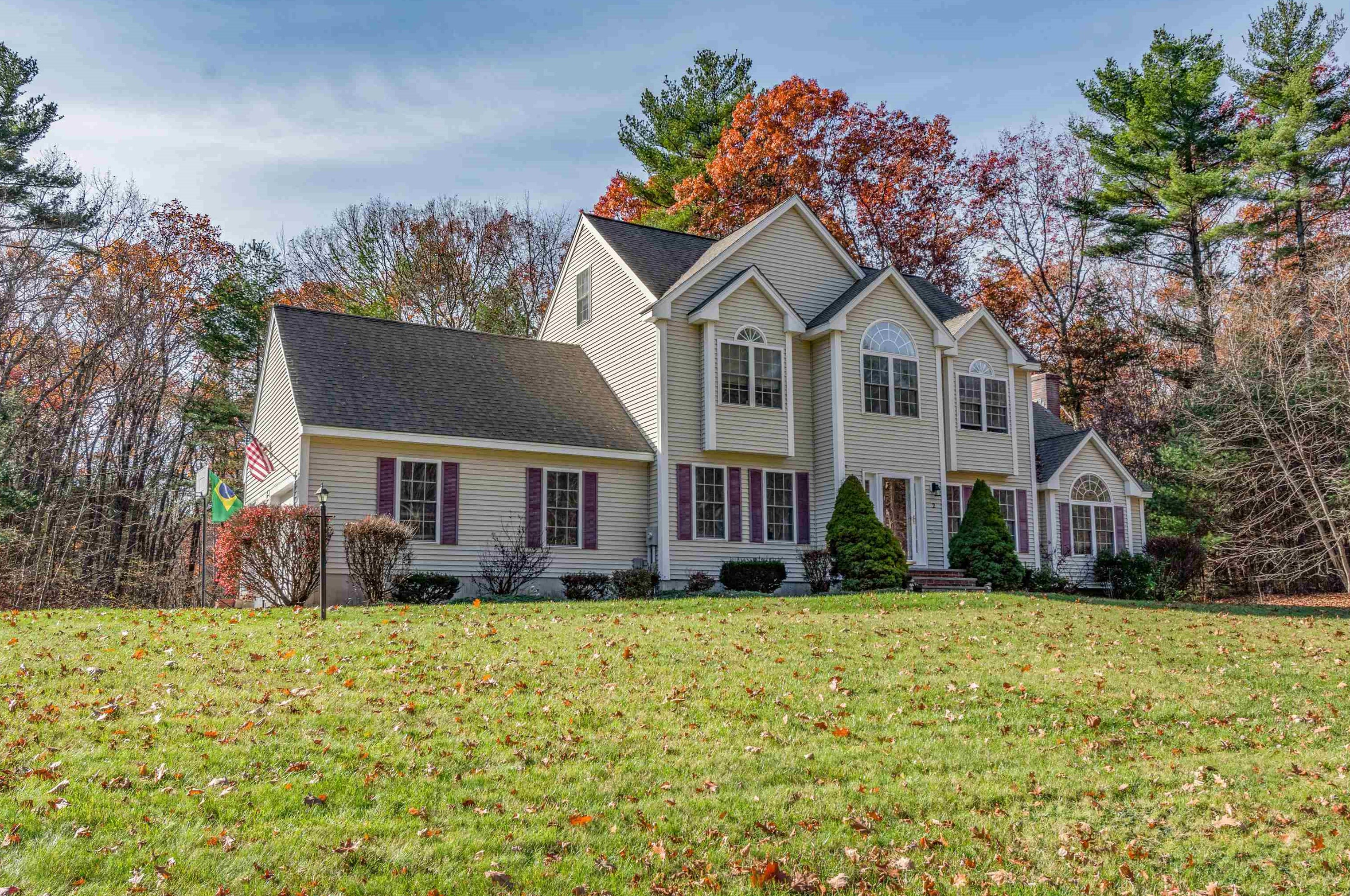2 Evergreen Dr, Plaistow, NH 03865