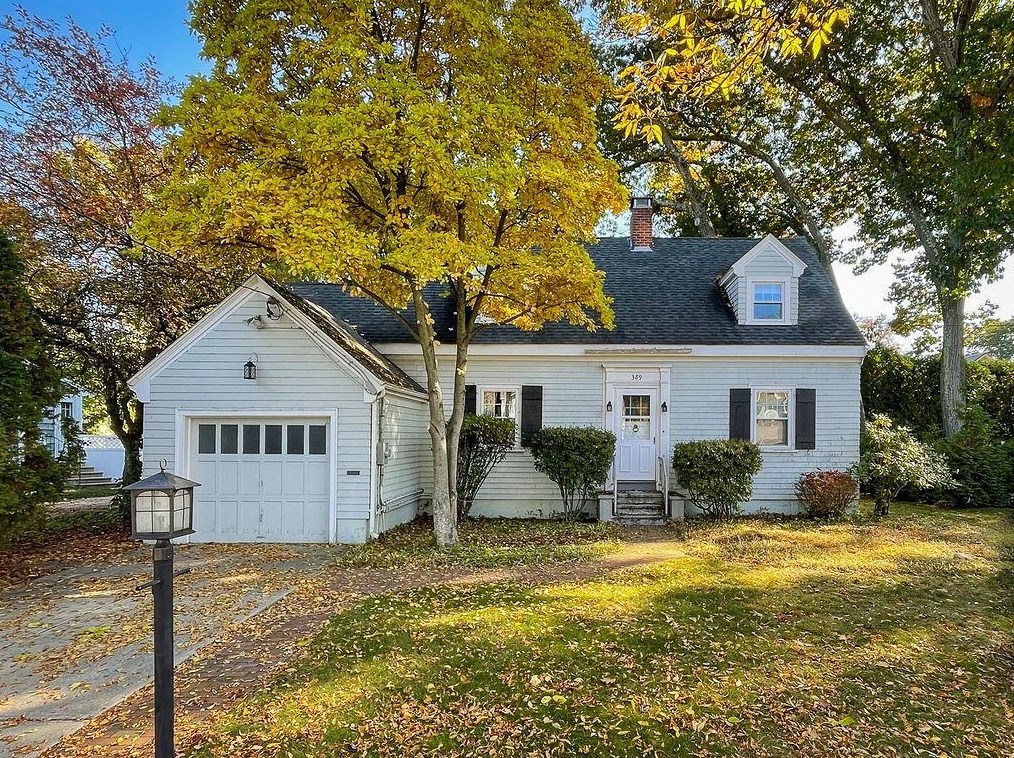 389 Ash St, Manchester, NH 03104-3206