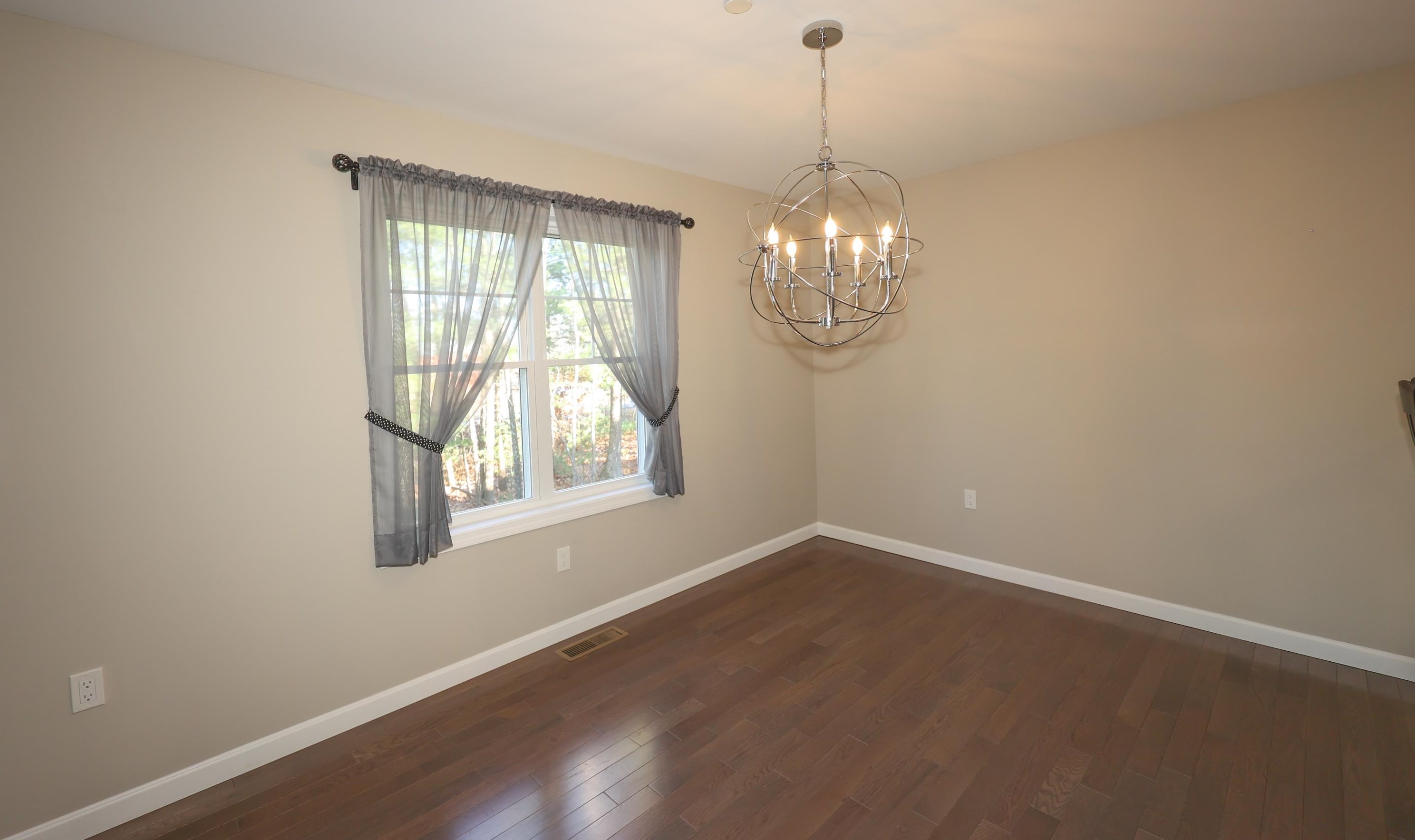 179 Knollwood Way, Manchester NH  03102 exterior