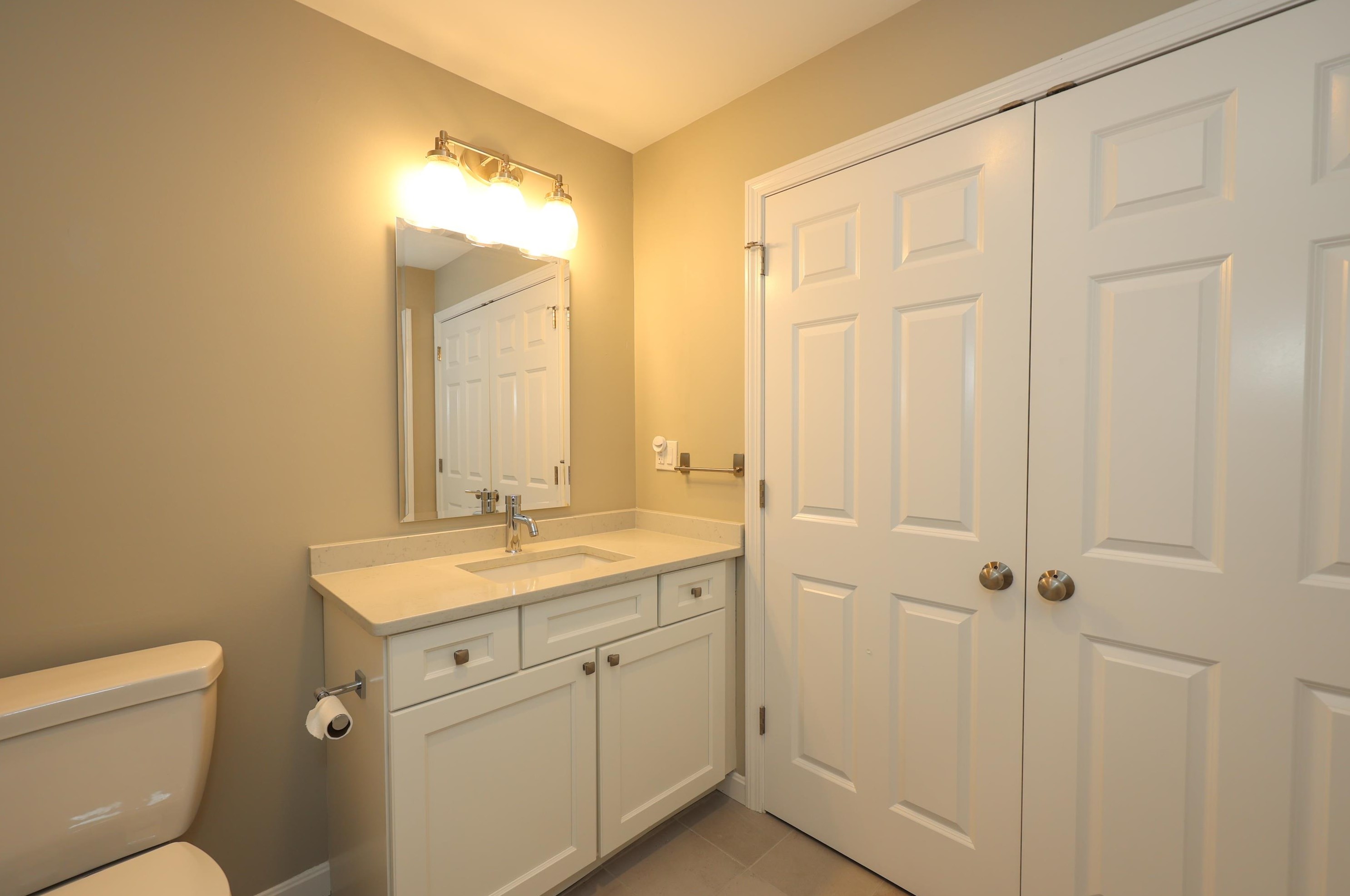 179 Knollwood Way, Manchester NH  03102 exterior