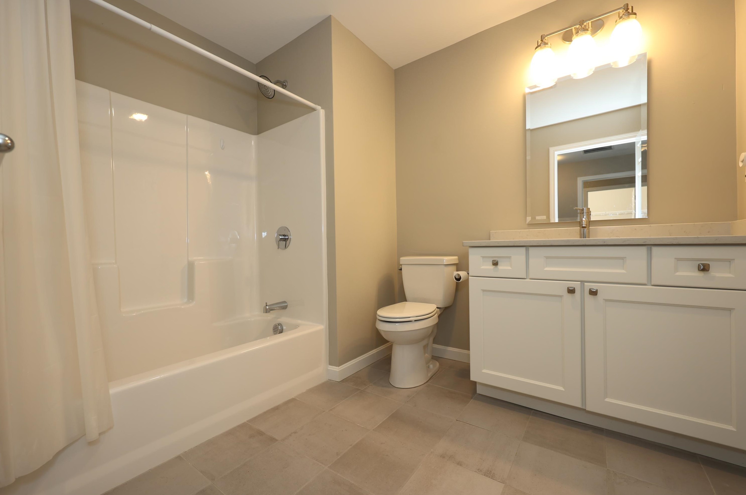 179 Knollwood Way, Manchester NH  03102 exterior