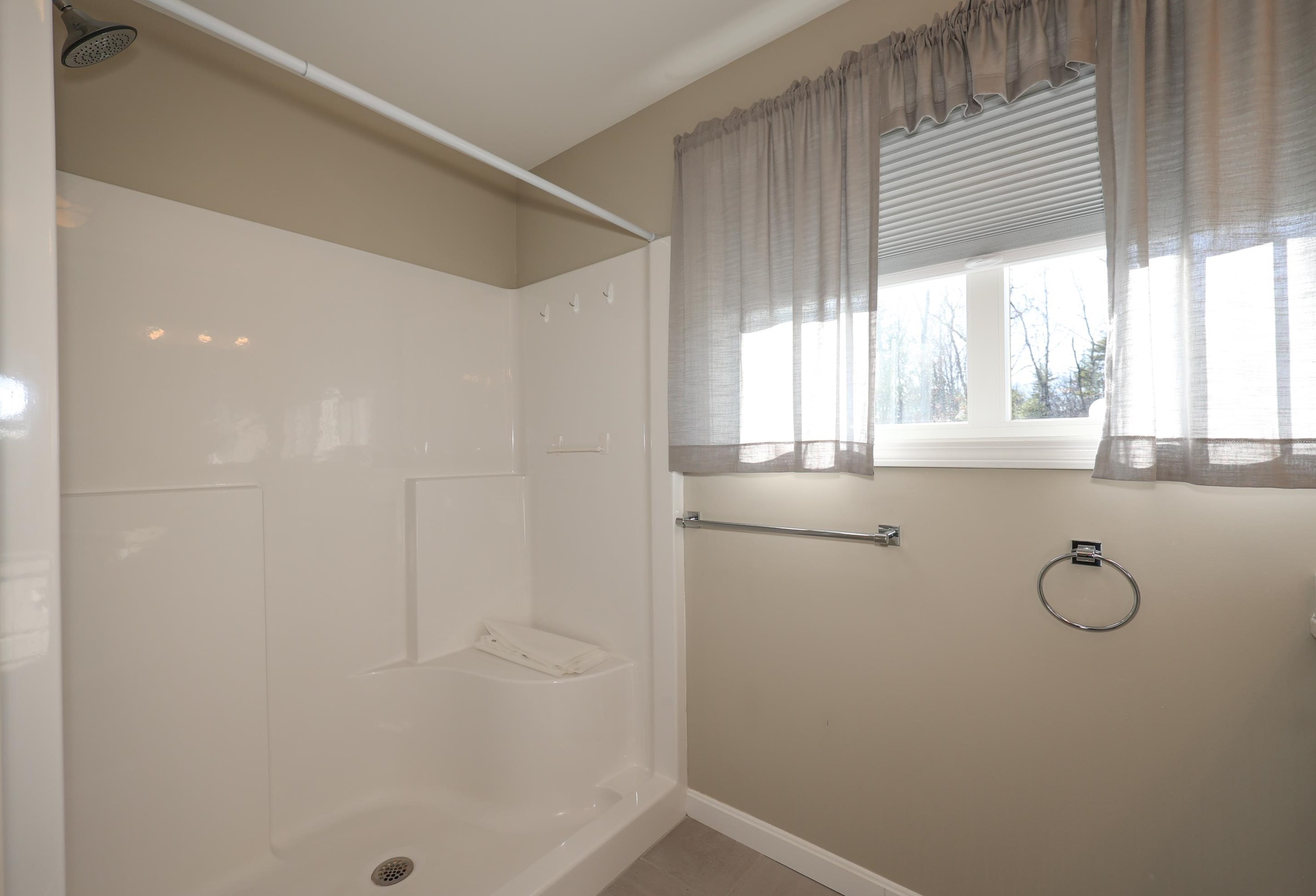 179 Knollwood Way, Manchester NH  03102 exterior