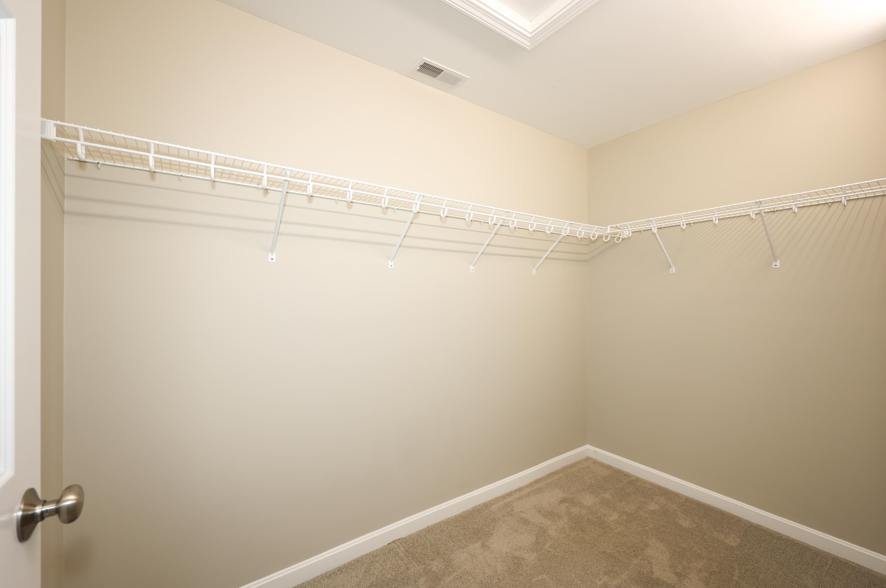 179 Knollwood Way, Manchester NH  03102 exterior