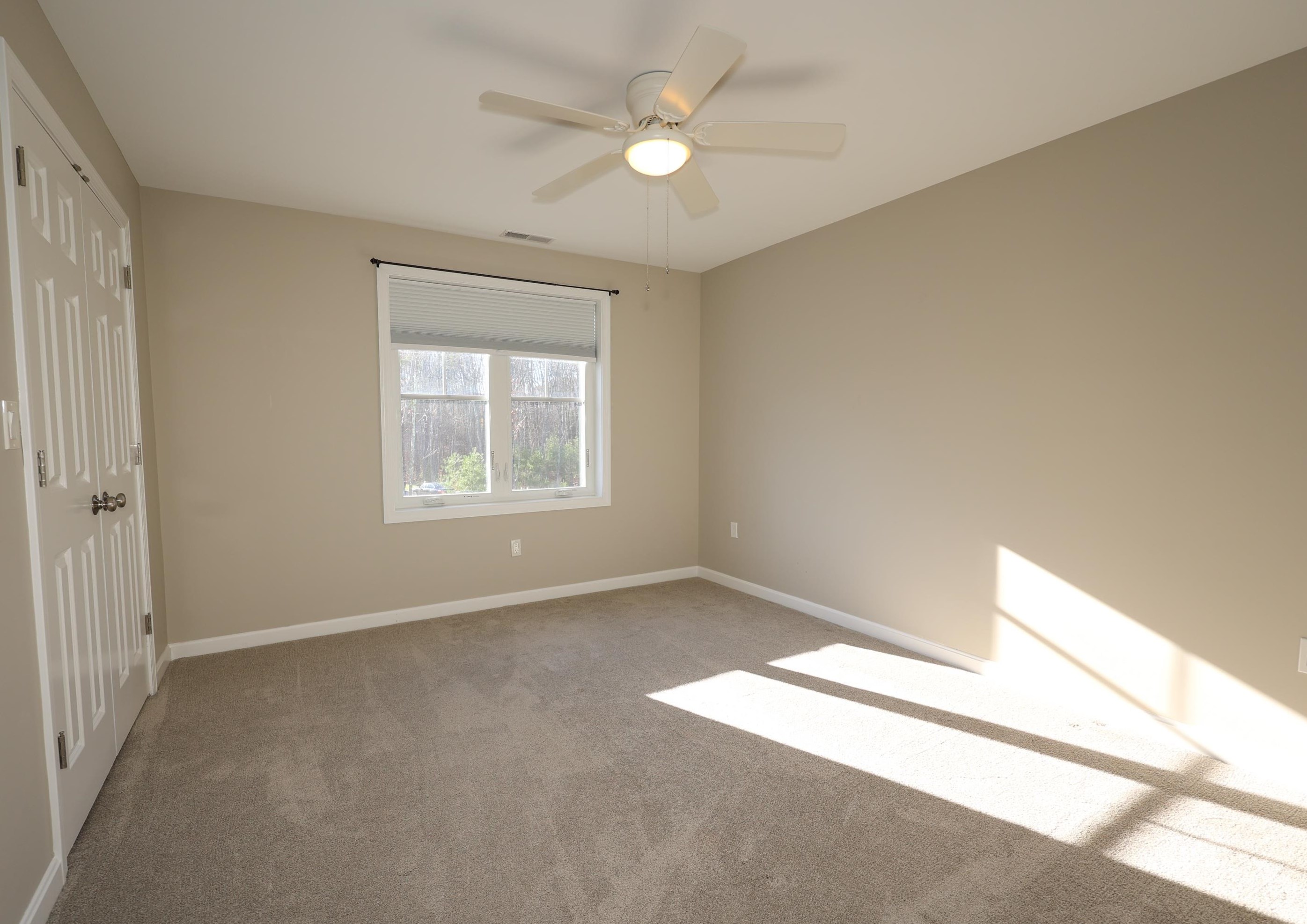 179 Knollwood Way, Manchester NH  03102 exterior