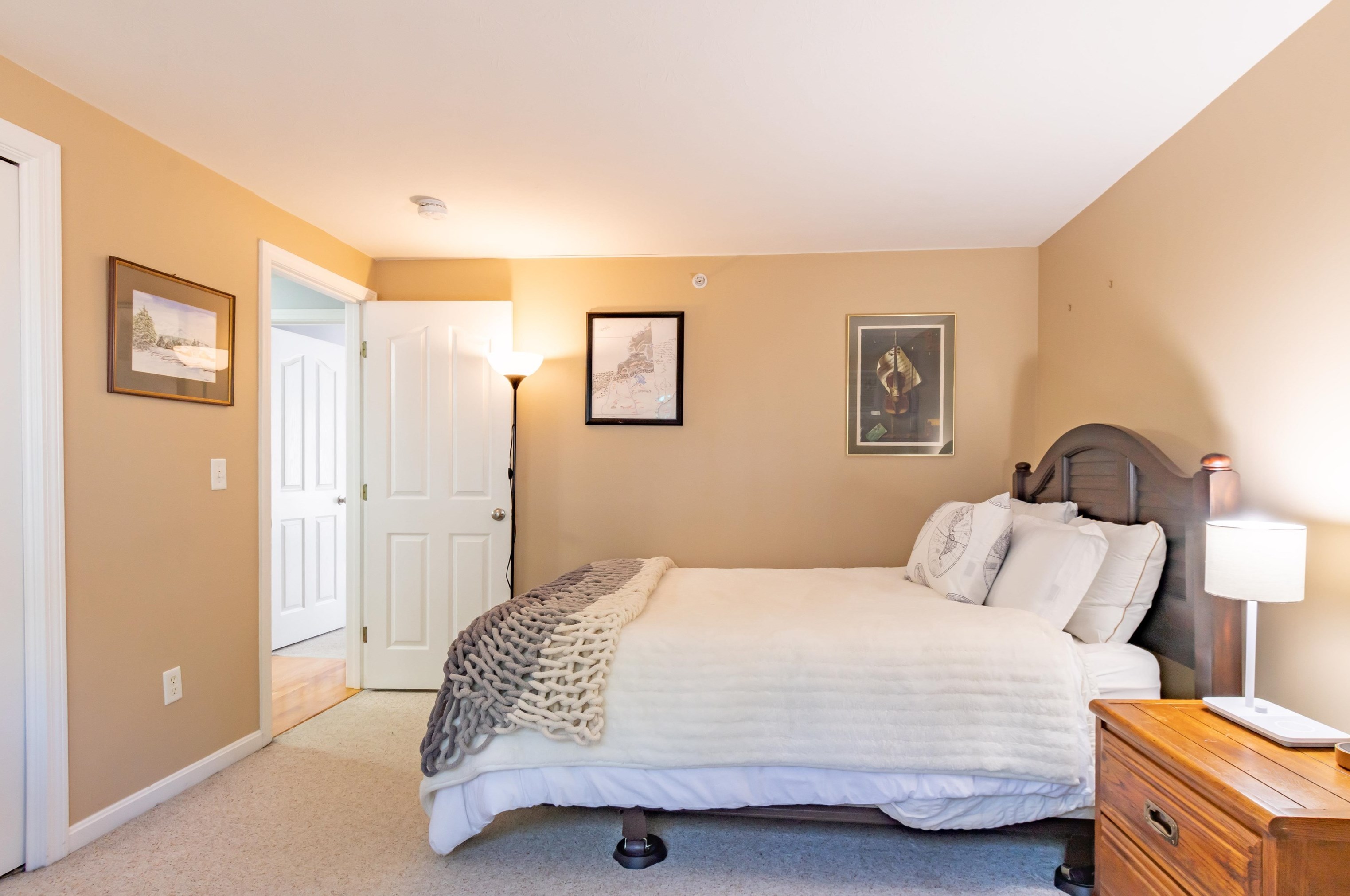 12 Eastwood Way, Manchester NH 03103 exterior