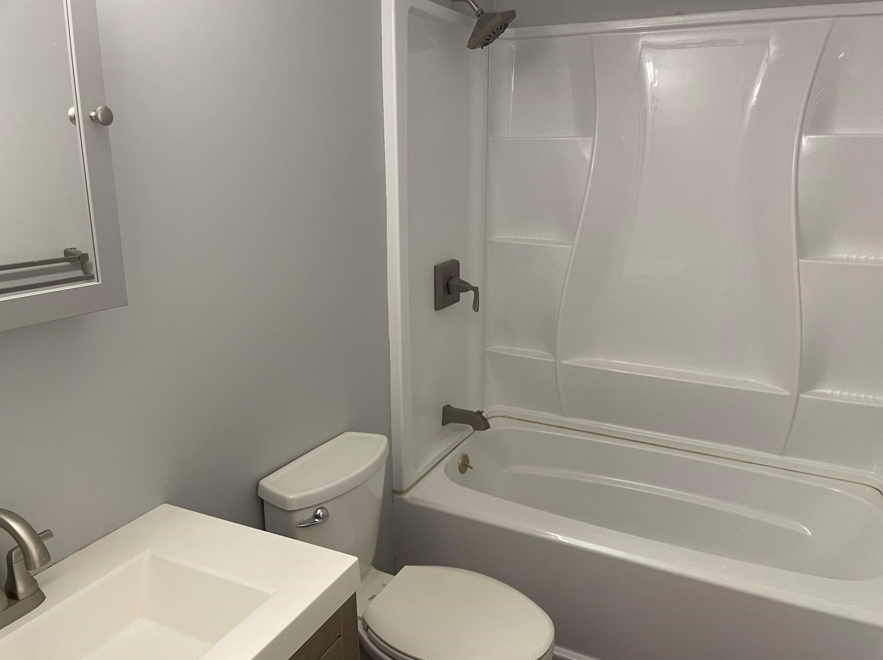 121 English Village Rd, Manchester NH  03102-2476 exterior