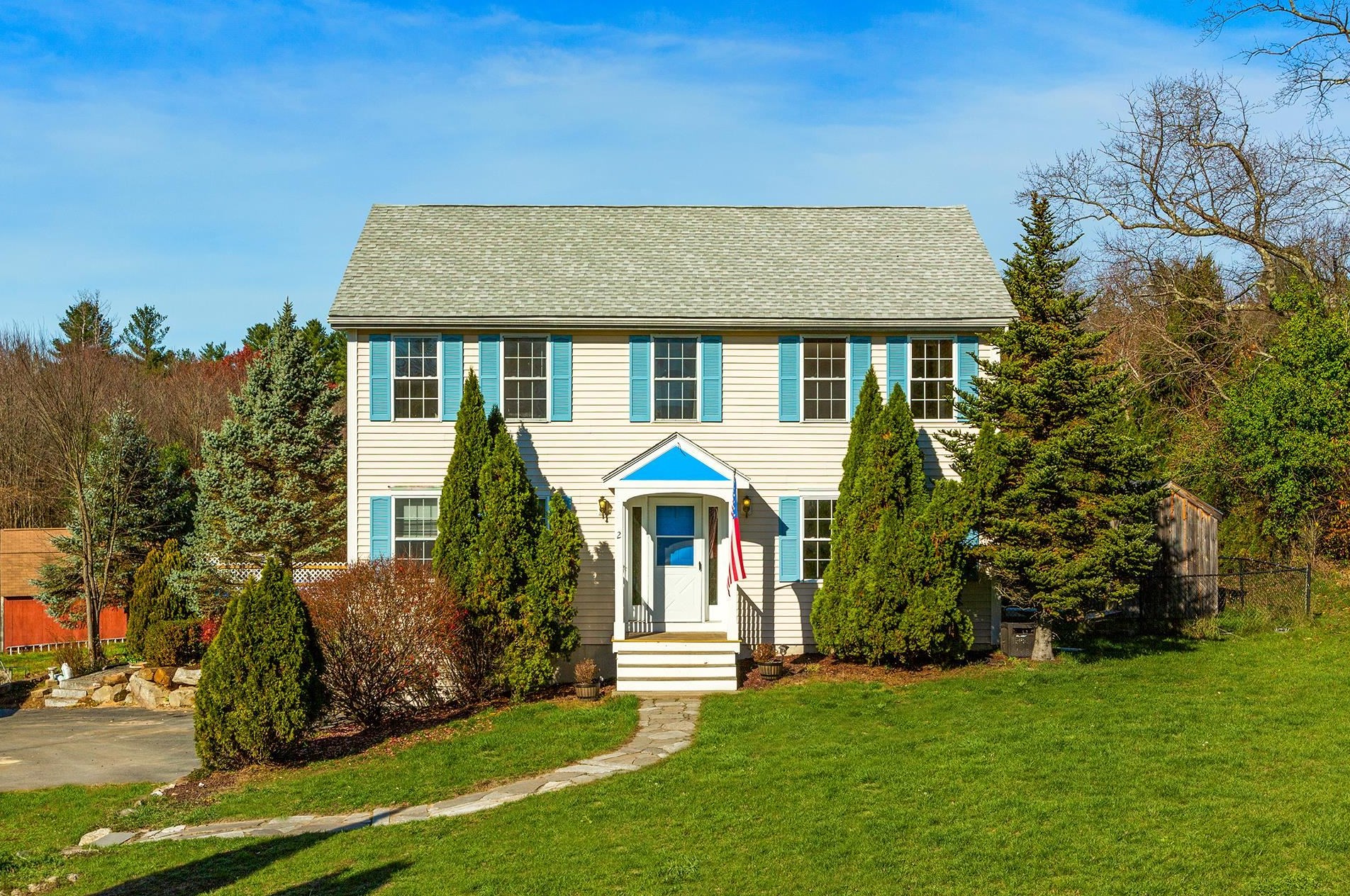 2 Faucher Rd, Londonderry, NH 03053