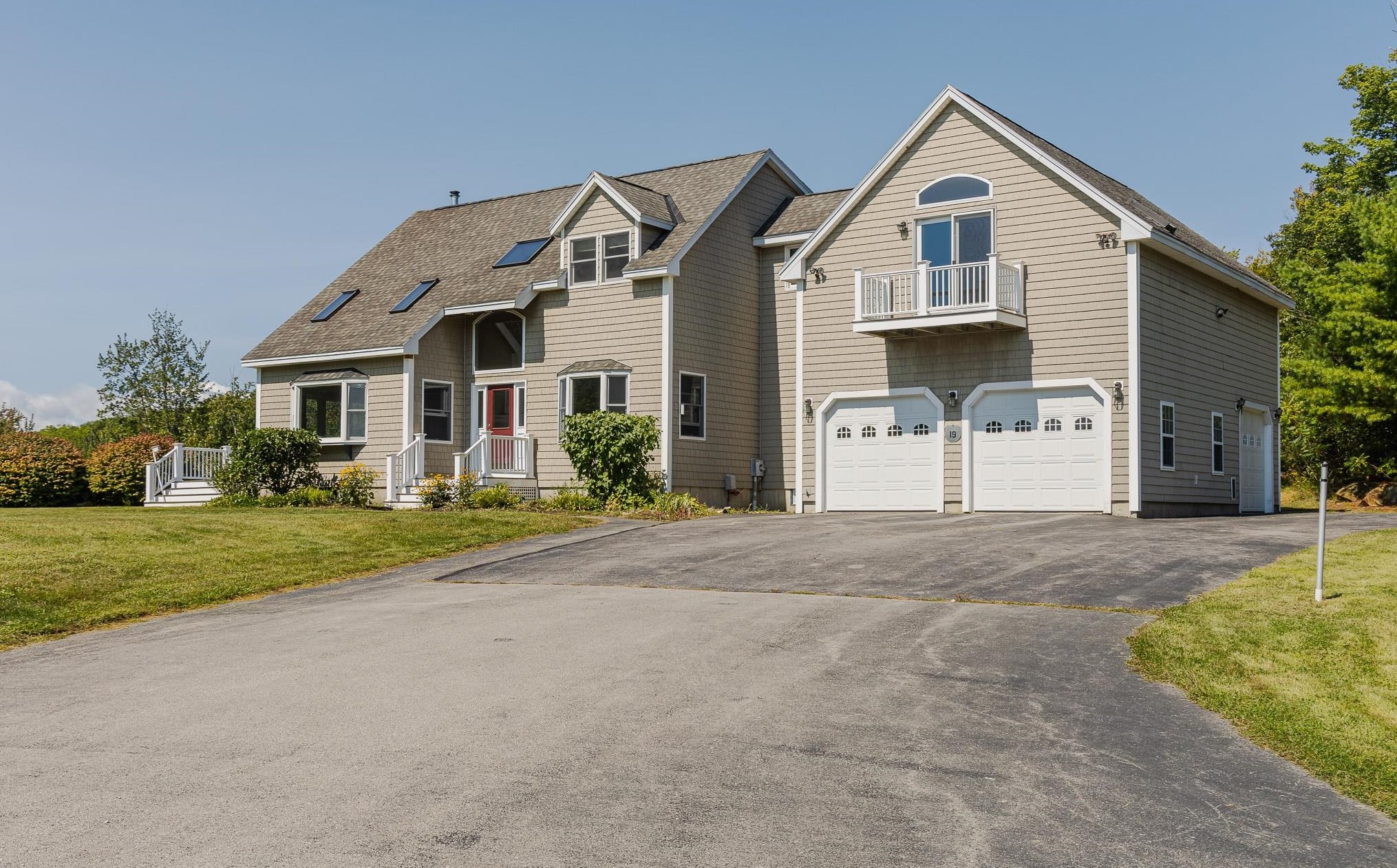 19 Katy Ln, Harrisville, NH 03450-5311