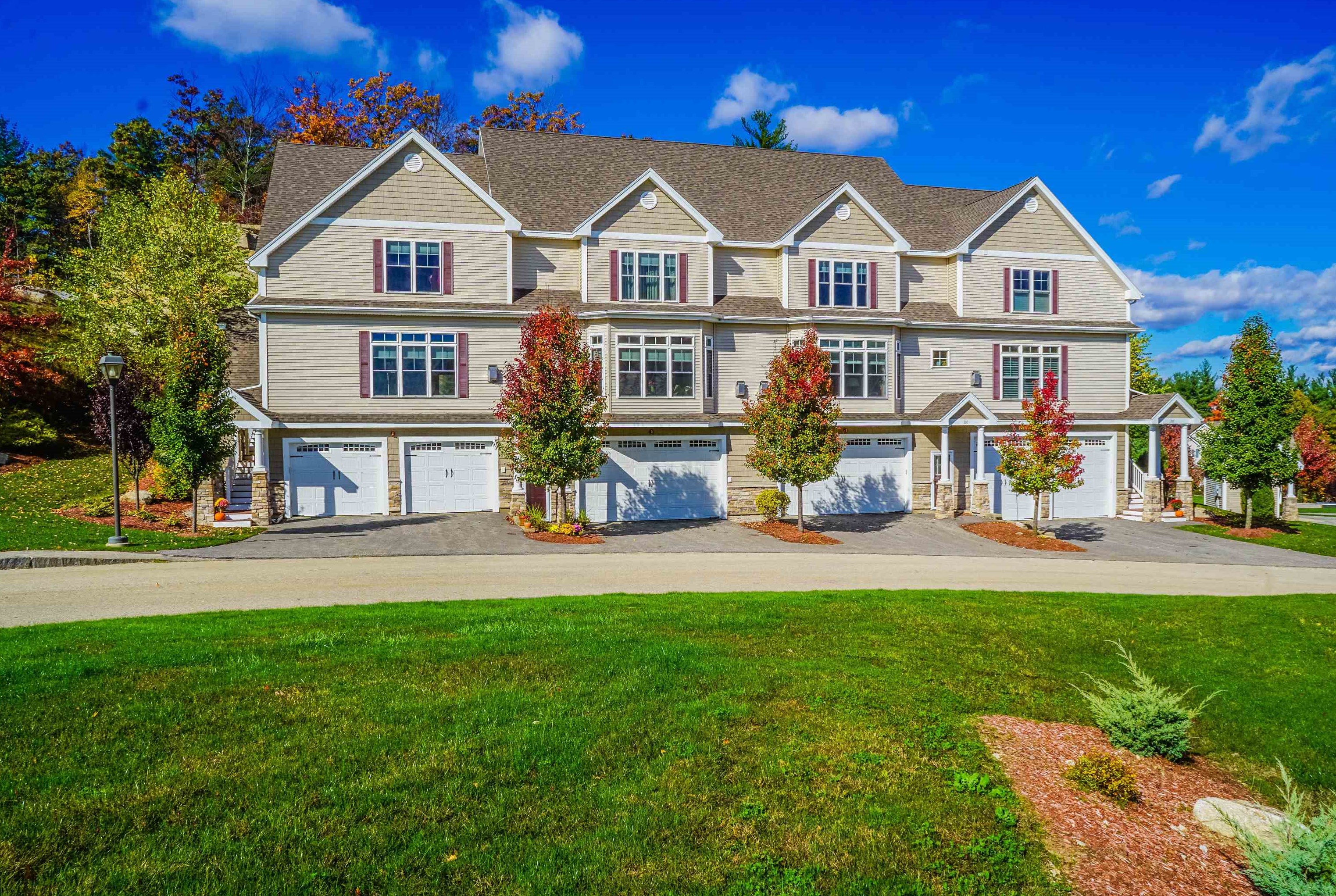 16 Manor Dr, Manchester, NH 03106-3107