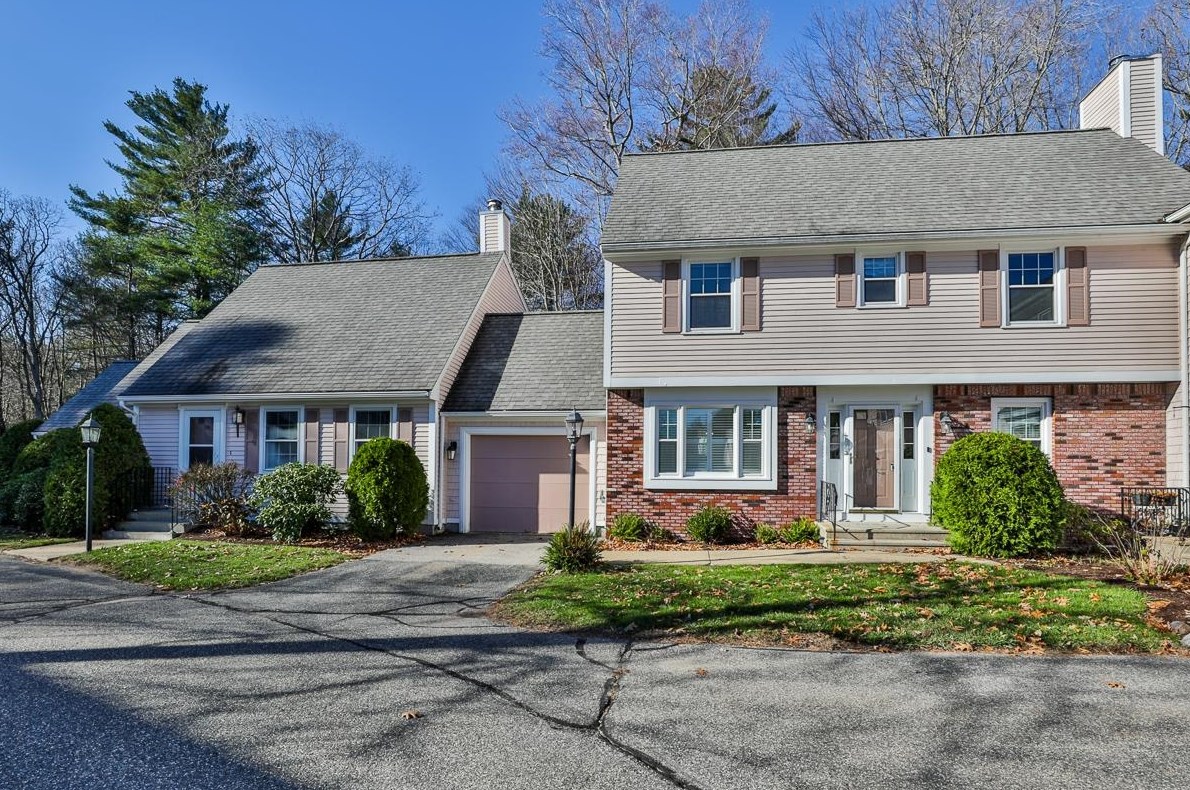26 Pheasant Run Ln, Stratham, NH 03885