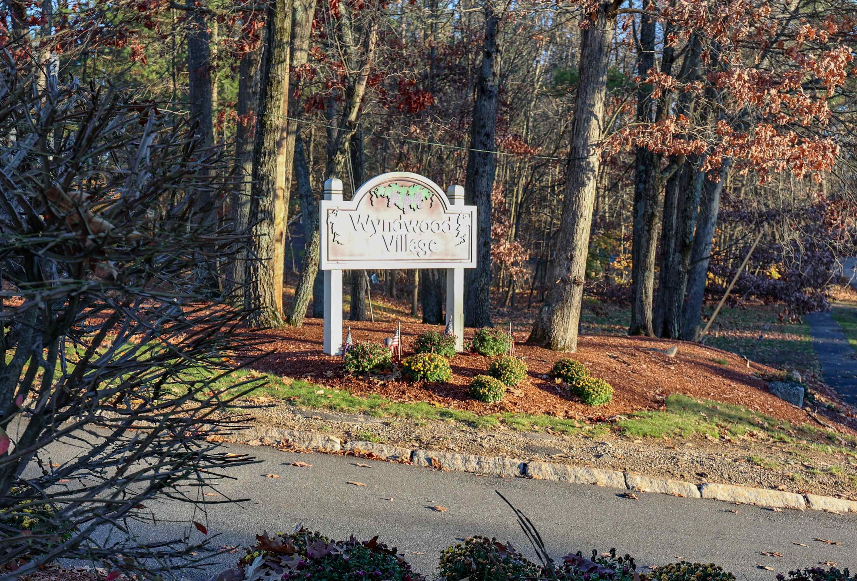 5 Burgundy Dr, Nashua, NH 03062