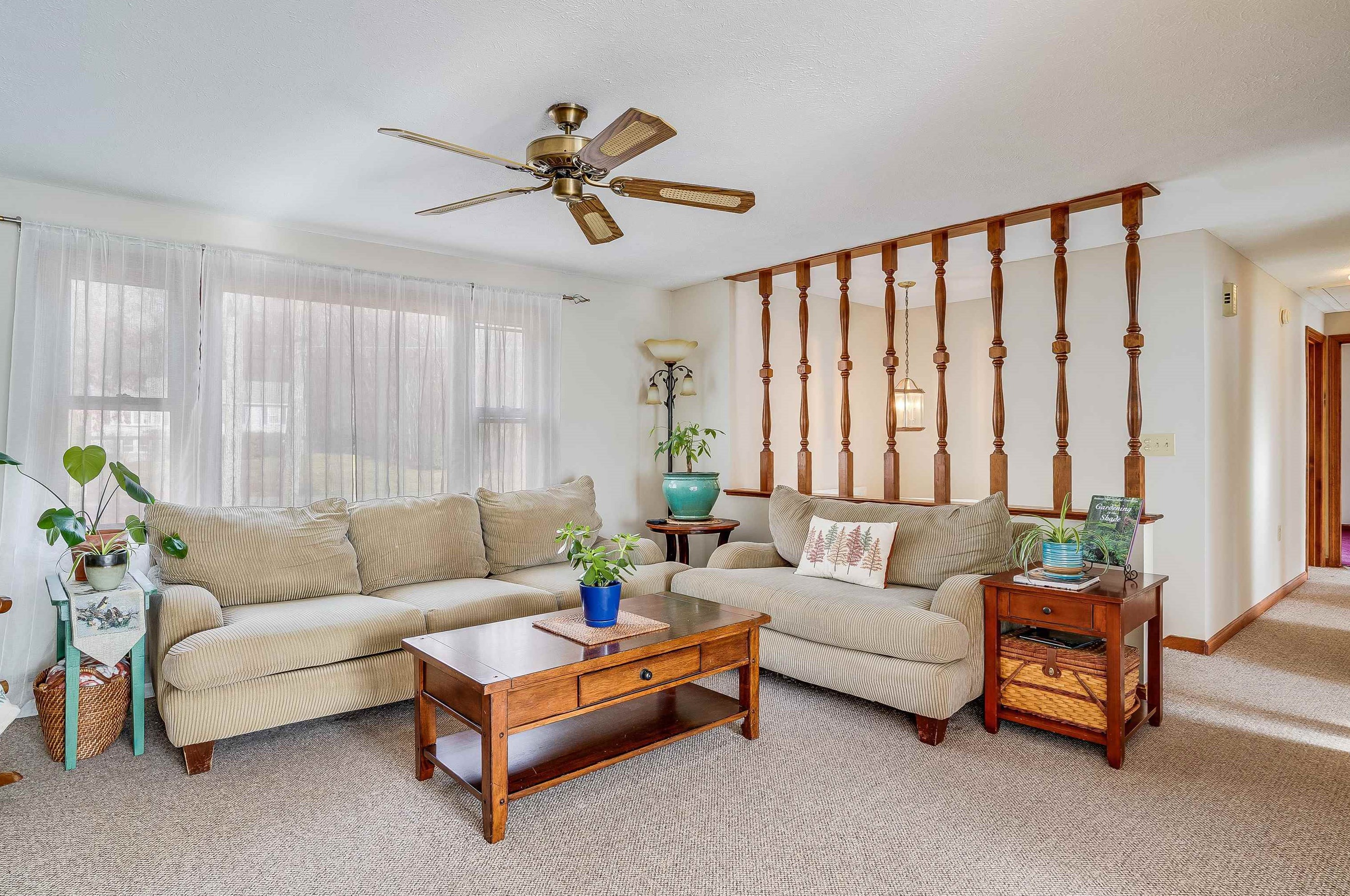 16 Wentworth Ln, Derry, NH 03038
