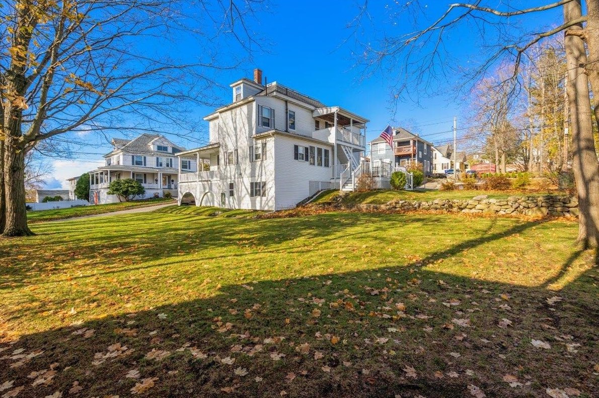 413 Beacon St, Manchester, NH 03103-3412