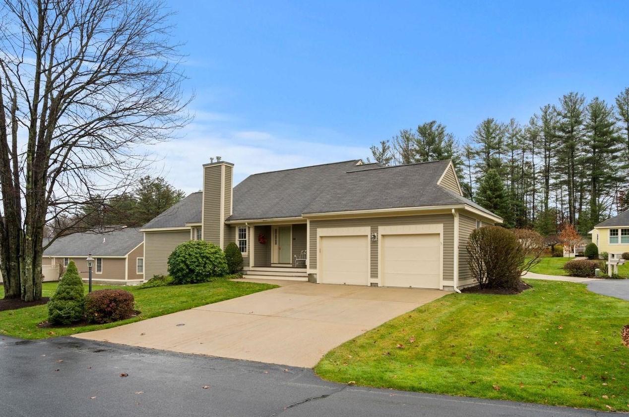 16 Spyglass Point Cir, Manchester, NH 03110-6139