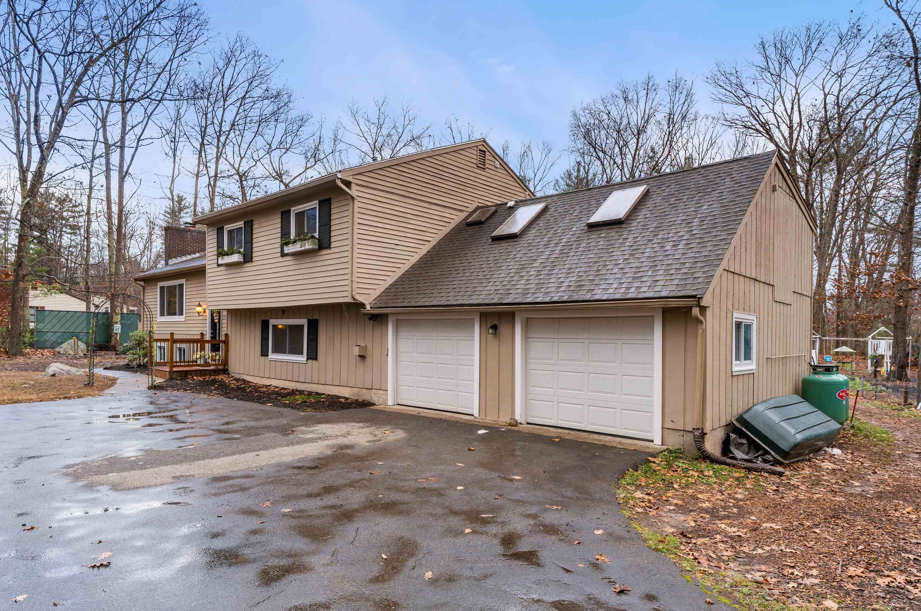 298 Wash Pond Rd, Hampstead, NH 03841