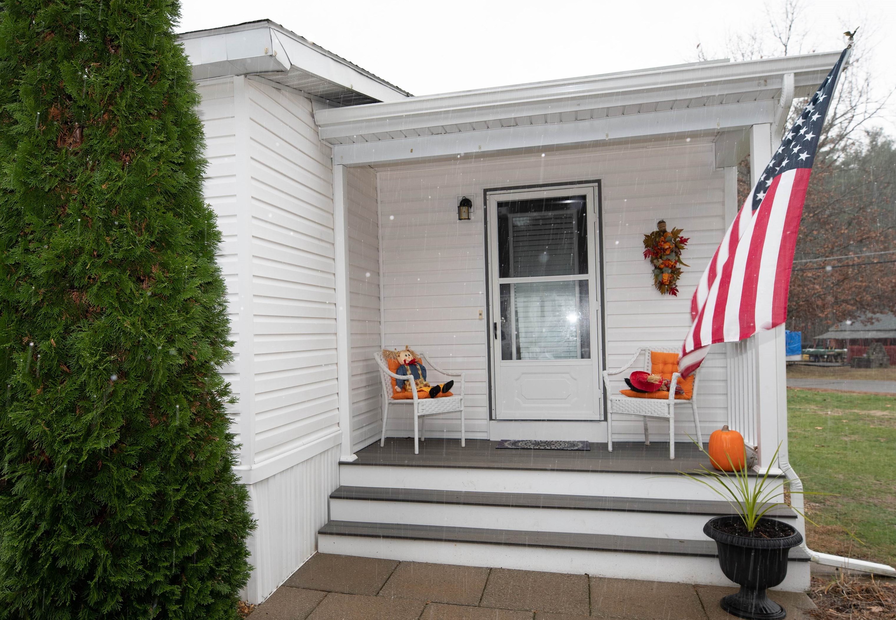 3 Pluto Ln, Nashua, NH 03062