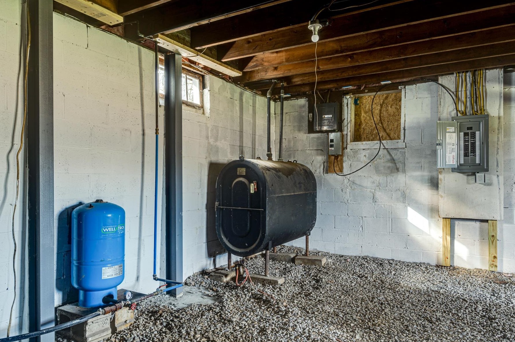 128 Ash Swamp Rd, Newmarket NH  03857-2070 exterior