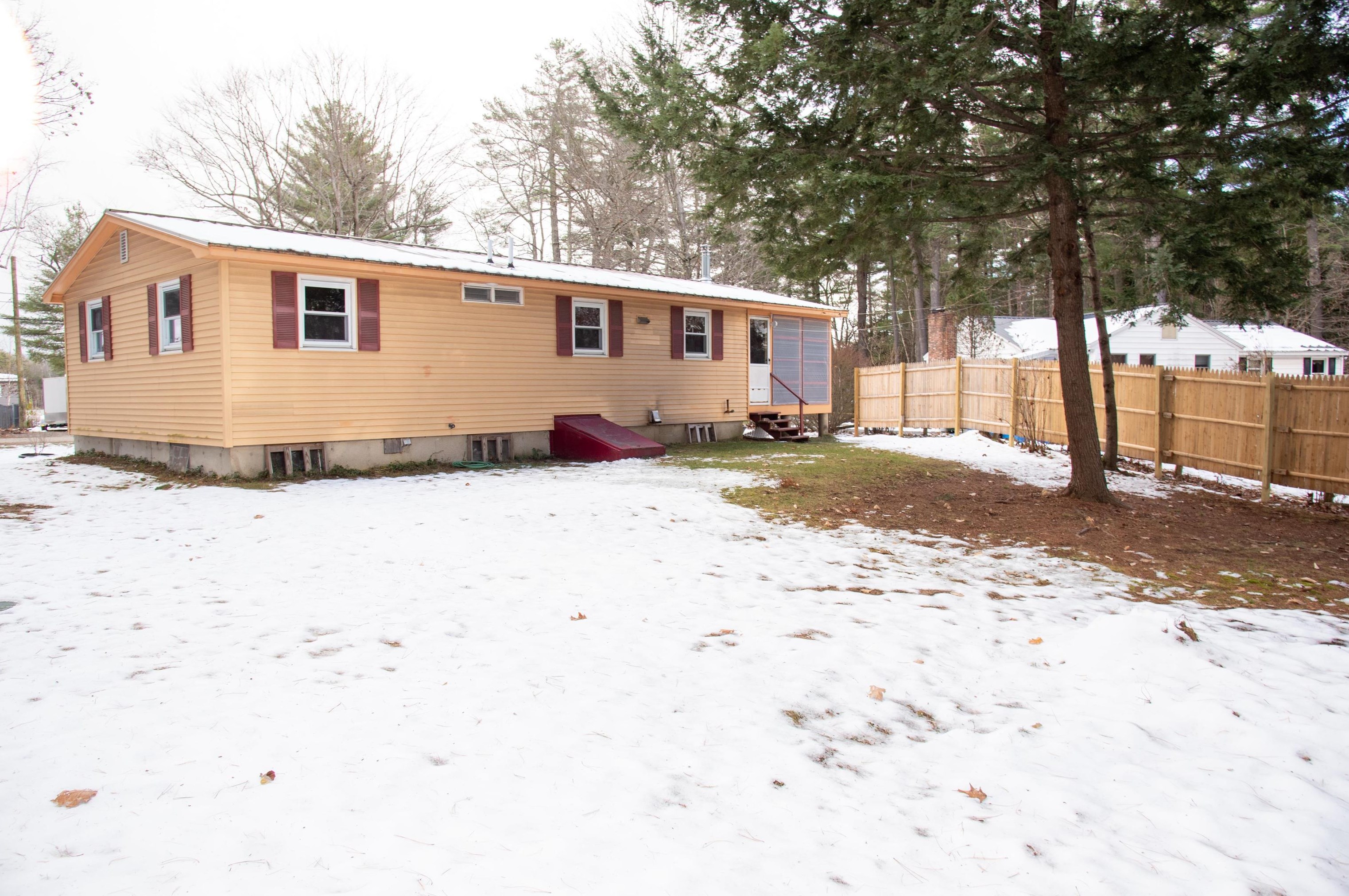 8 Abbott Ln, Ossipee, NH 03864