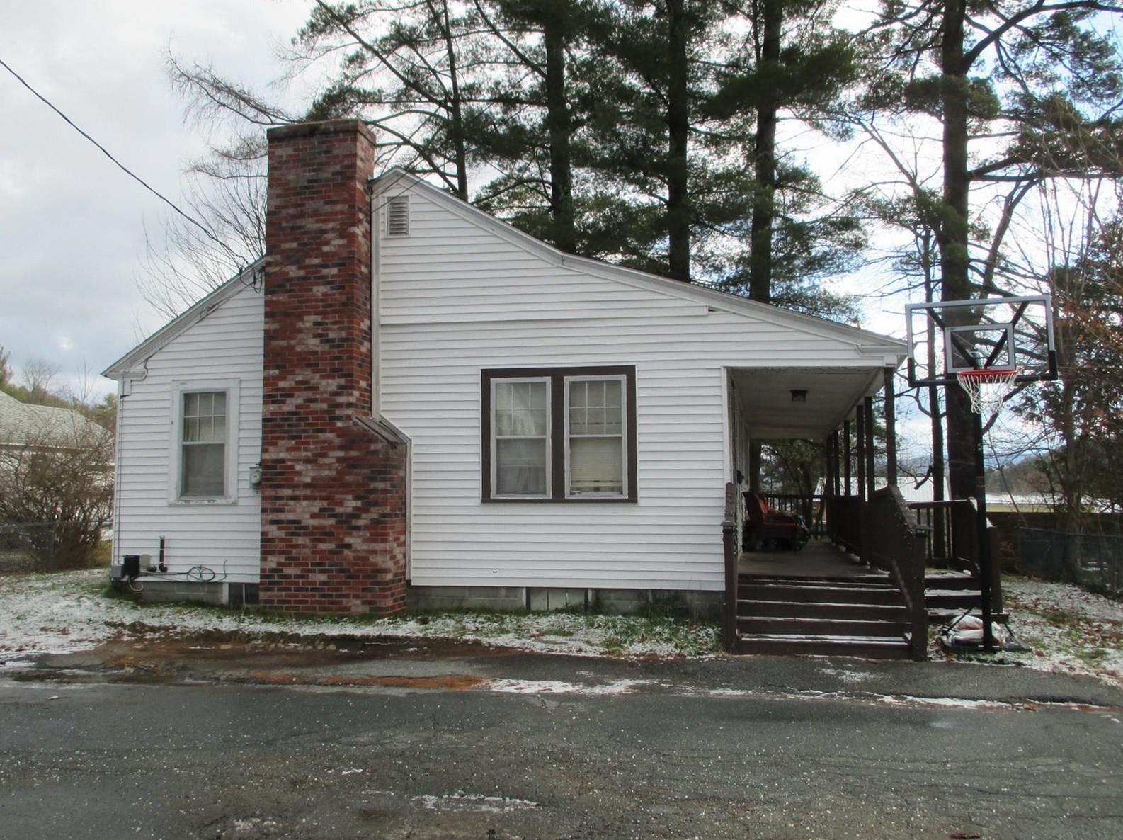 16 Evergreen Ln, Littleton, NH 03561-4911