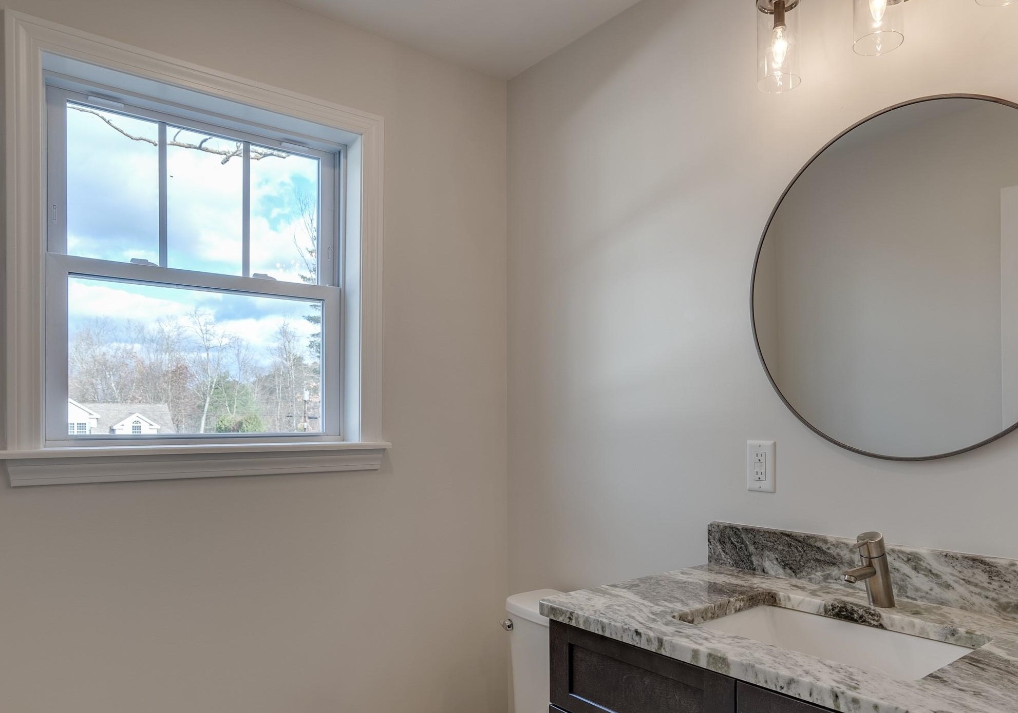 118 Whitford St, Manchester NH 03104-2143 exterior