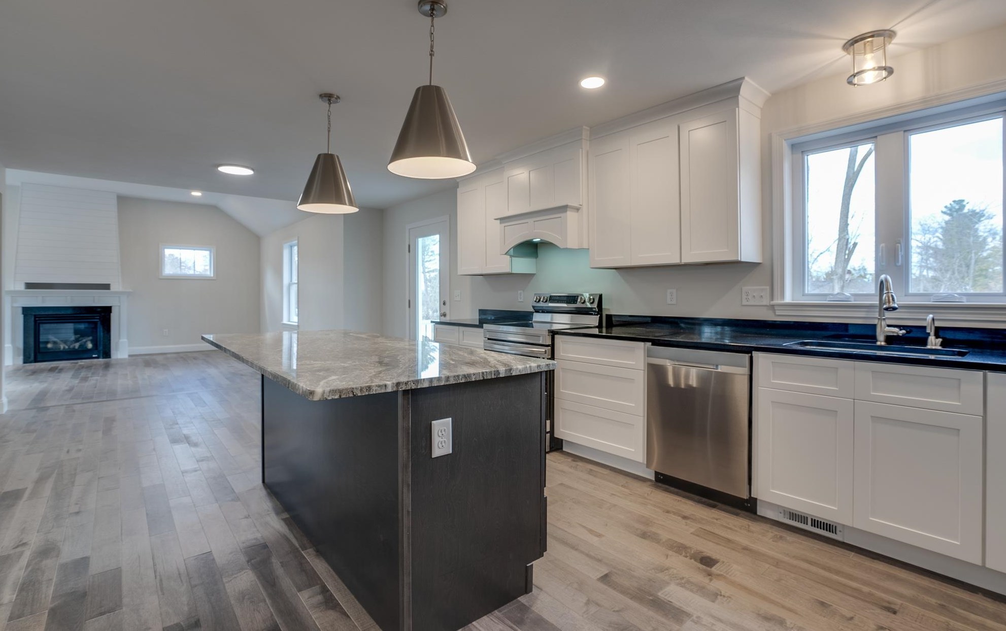 118 Whitford St, Manchester NH 03104-2143 exterior