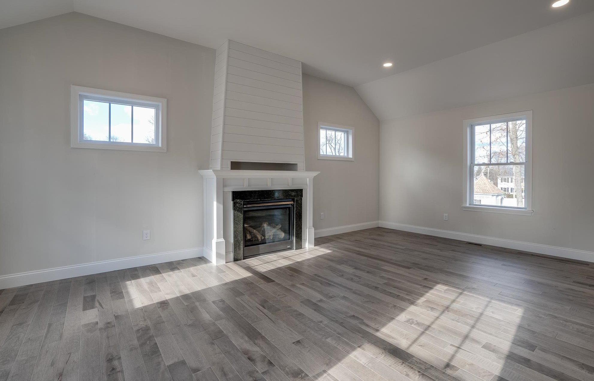 118 Whitford St, Manchester NH 03104-2143 exterior