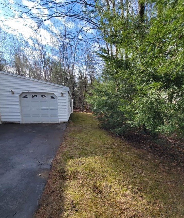 11 Diamondback Dr, Rochester, NH 03868