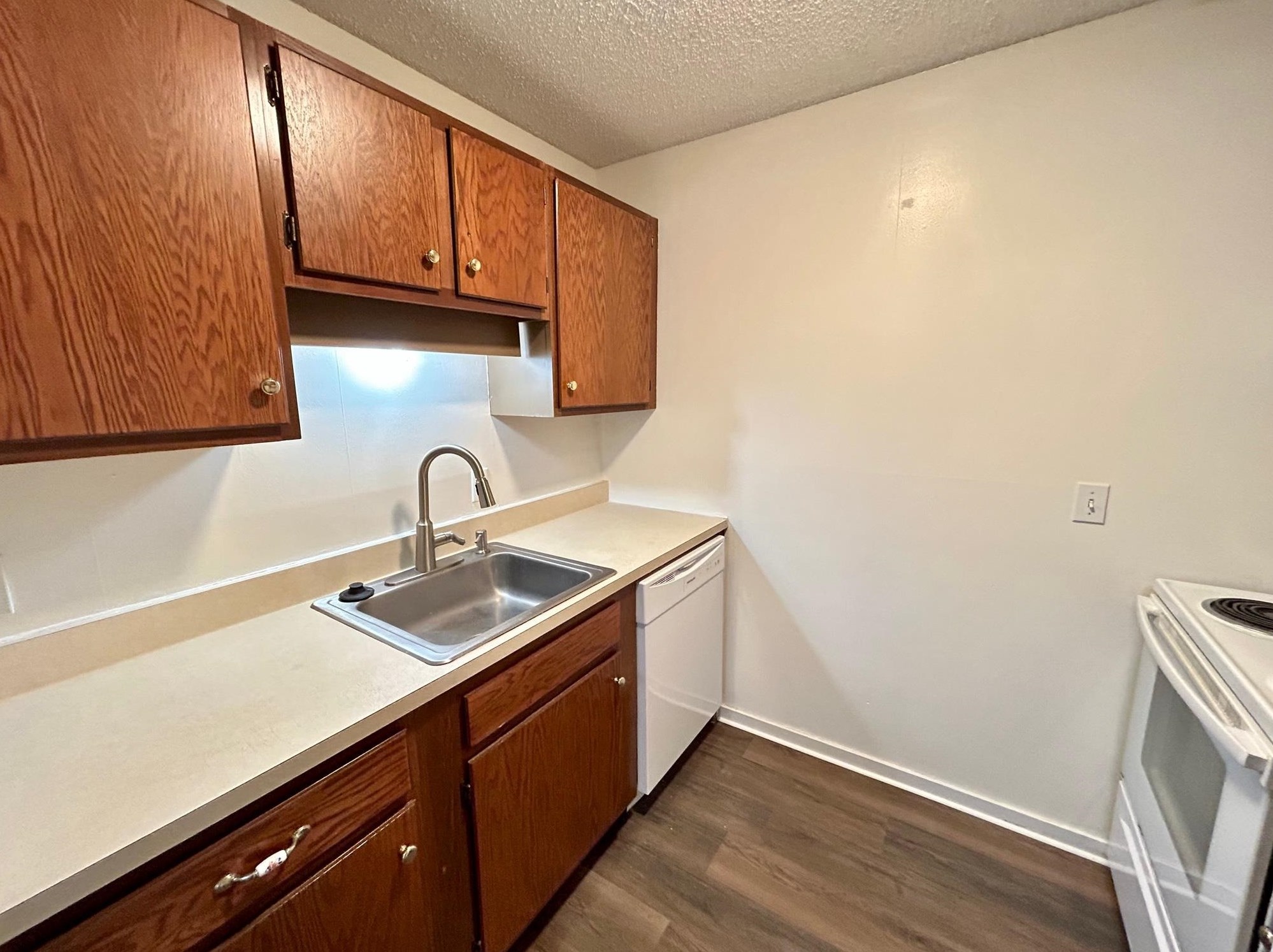 302 Oak Hill Ln, Nashua, NH