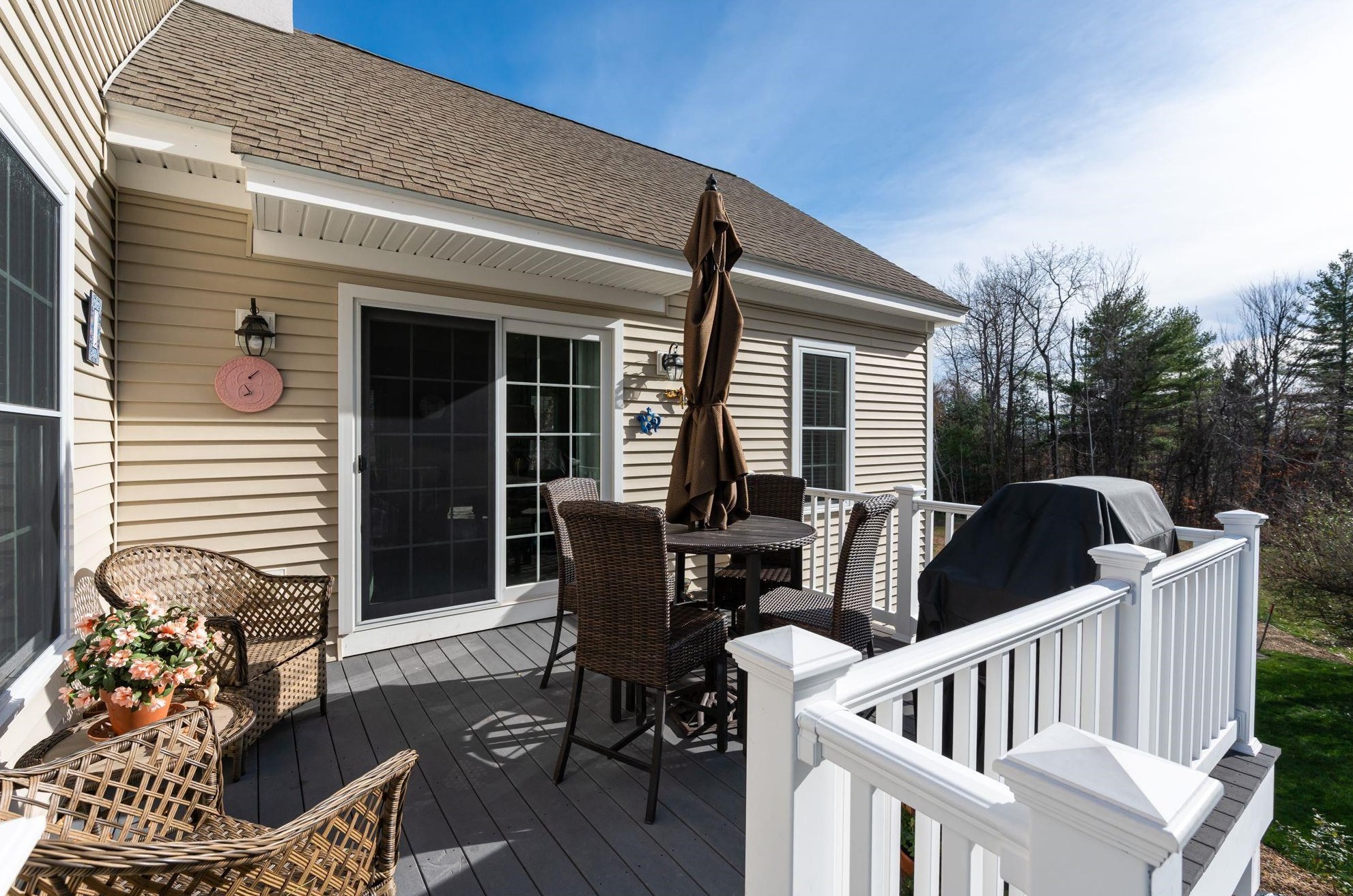 31 Southwoods Rd, Chester NH  03036-4344 exterior