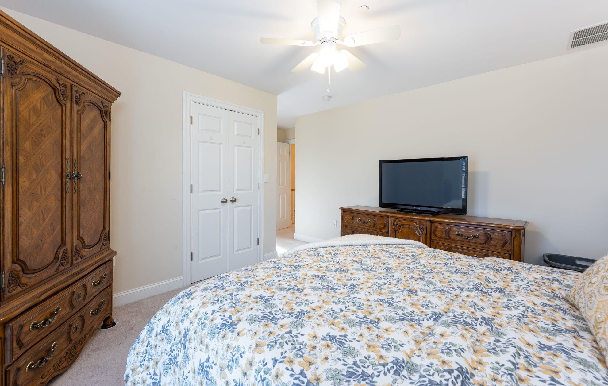 31 Southwoods Rd, Chester NH  03036-4344 exterior