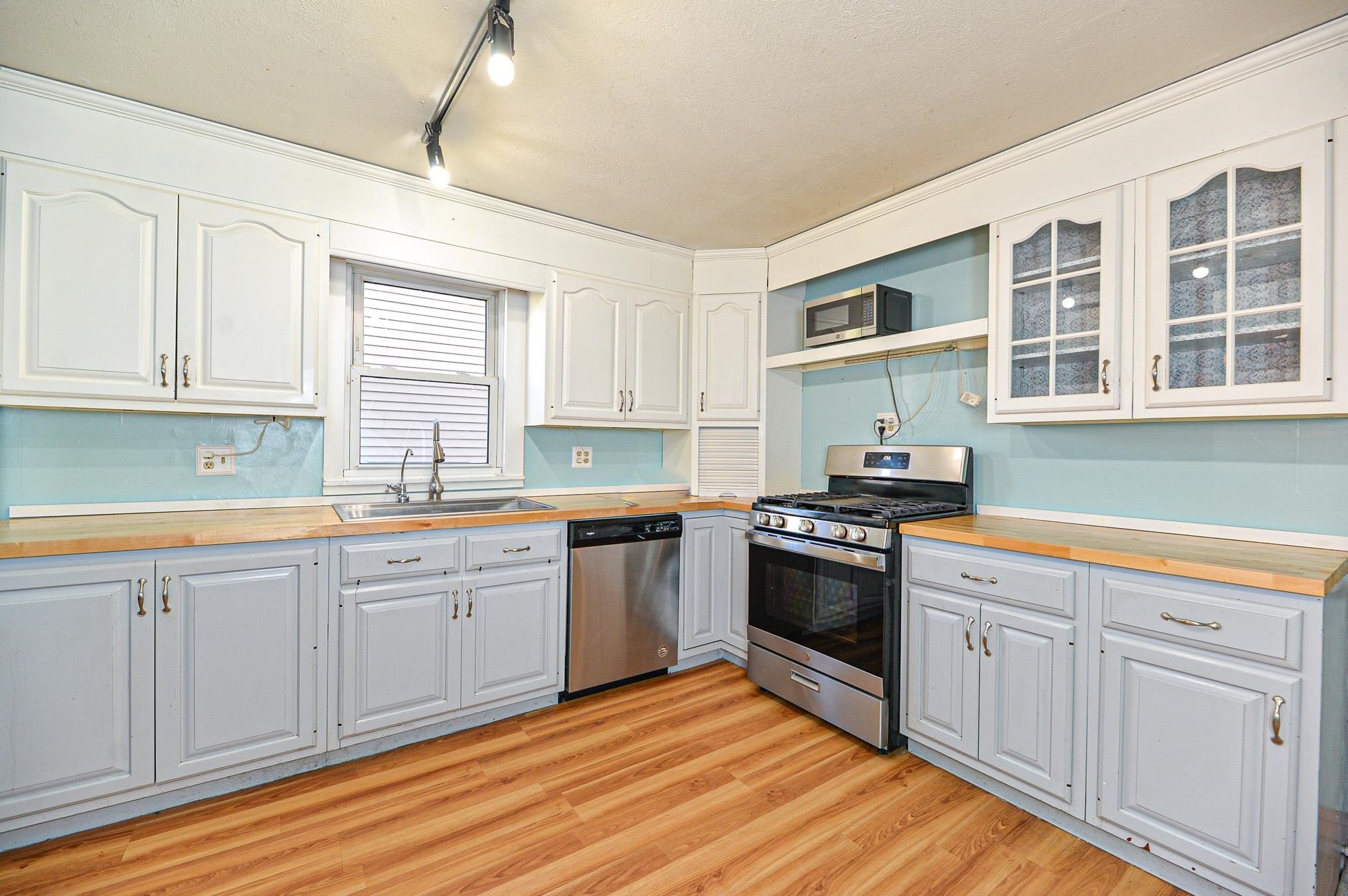 43 Belmont St, Manchester NH 03103-4210 exterior