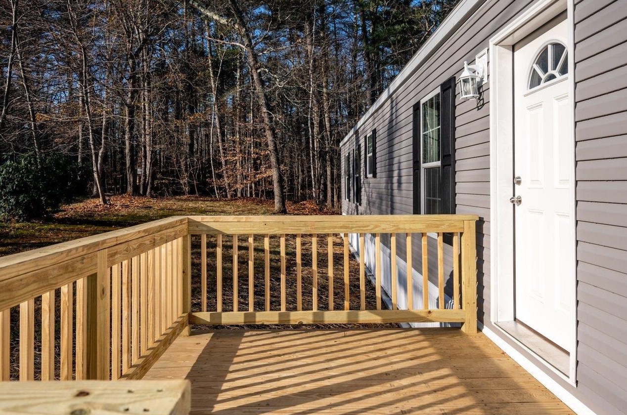 18 Cedar Ln, Lee, NH 03861
