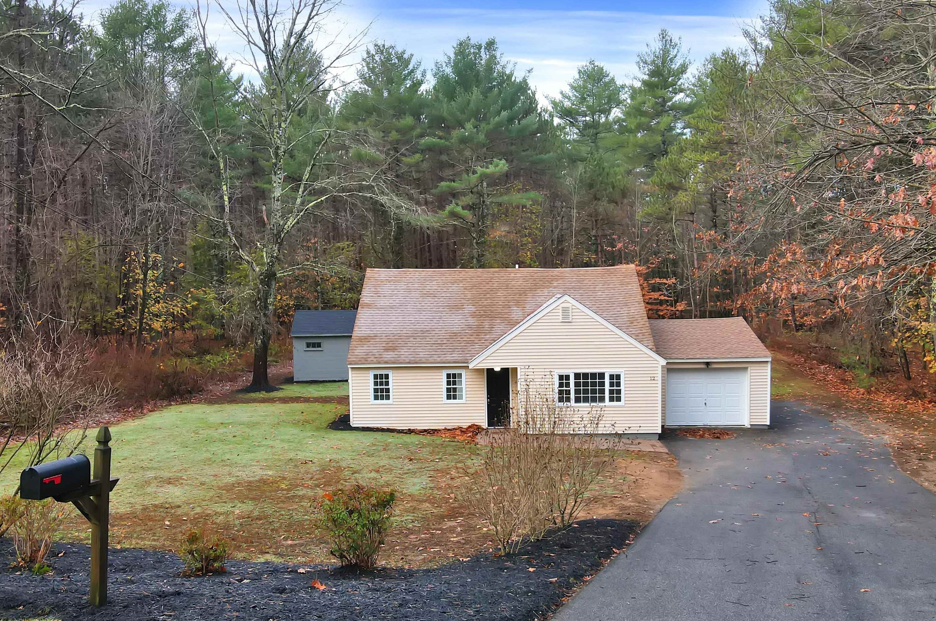 12 Bartlett St, Newton, NH 03858
