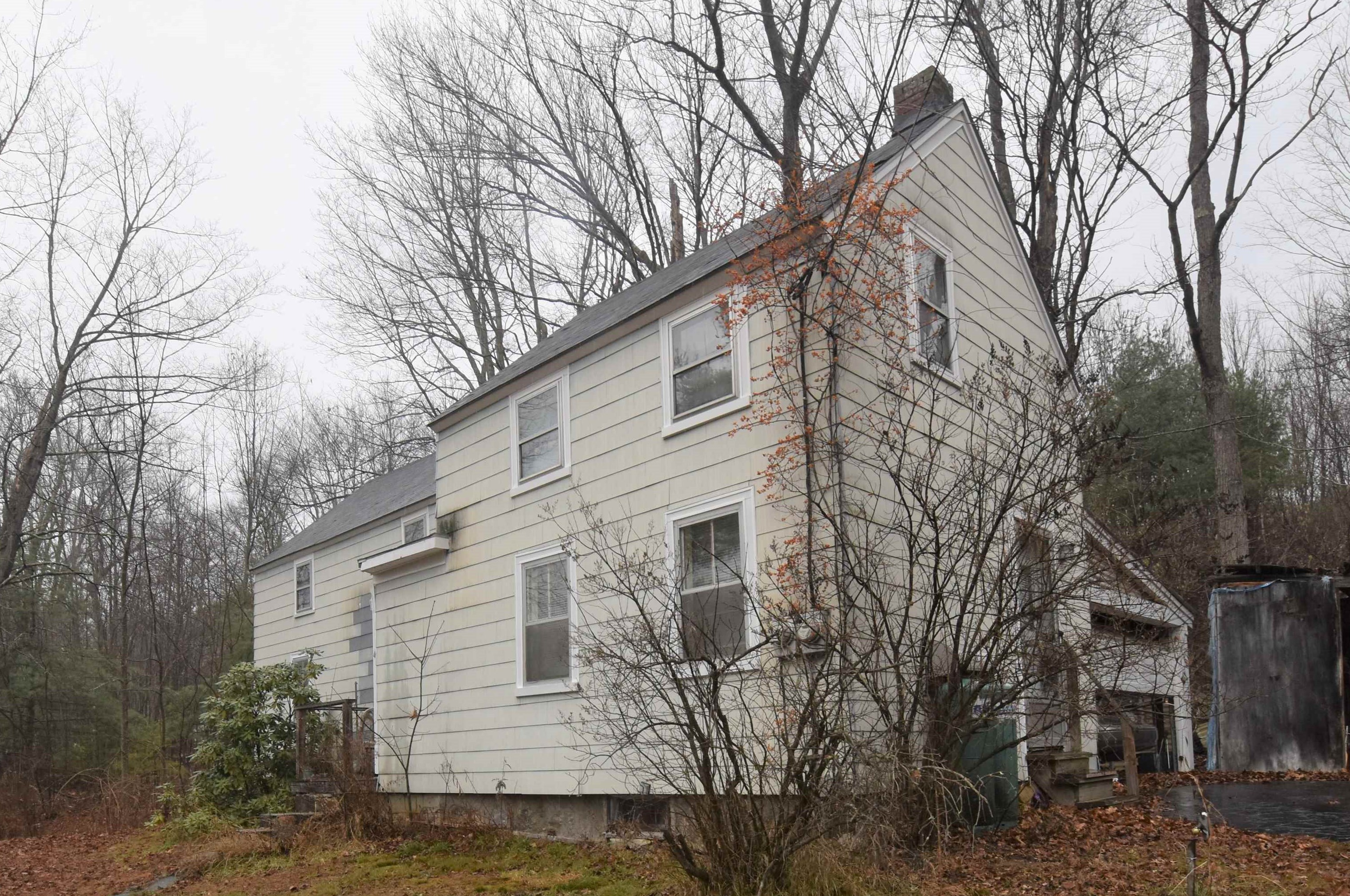 4 Seymour Ct, Farmington, NH 03835 exterior