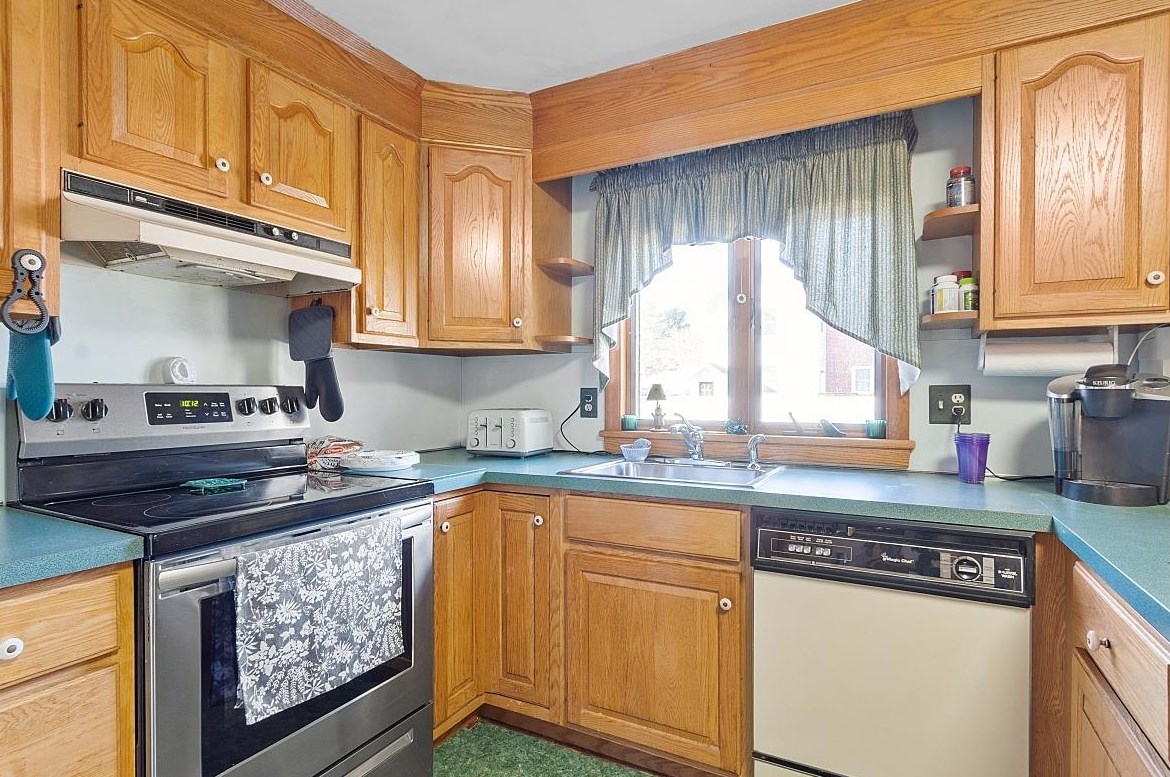11 Orlando St, Nashua, NH 03064-2540