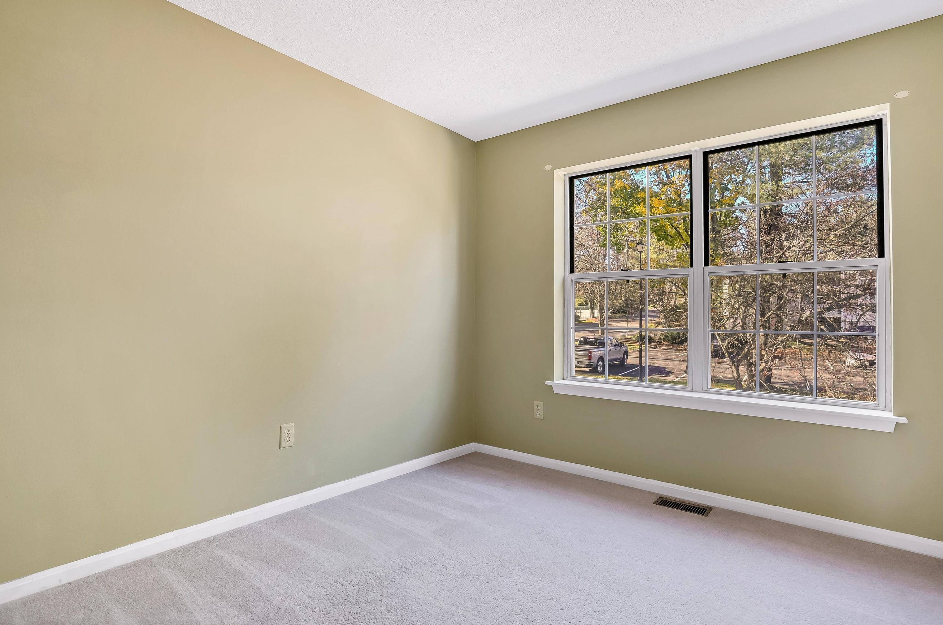 94 Middlesex Rd, Merrimack NH 03054-2769 exterior