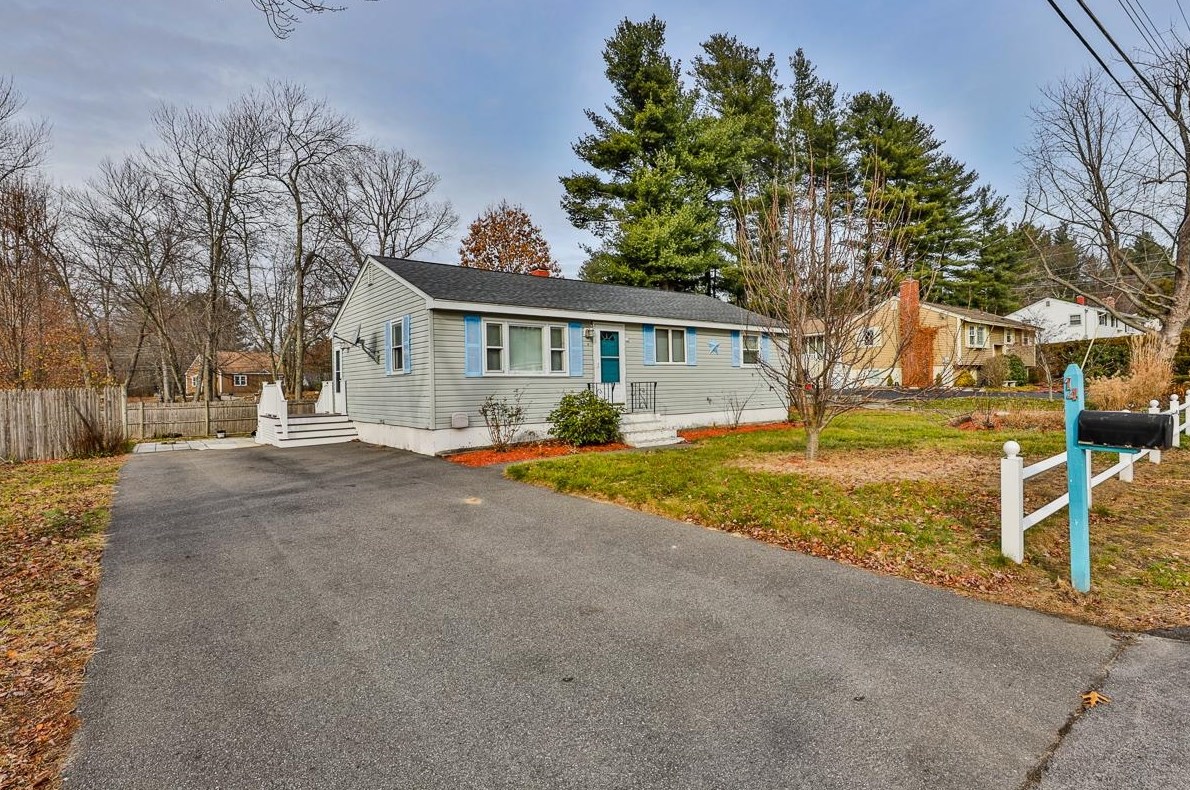 14 Port Chester Dr, Nashua, NH 03062