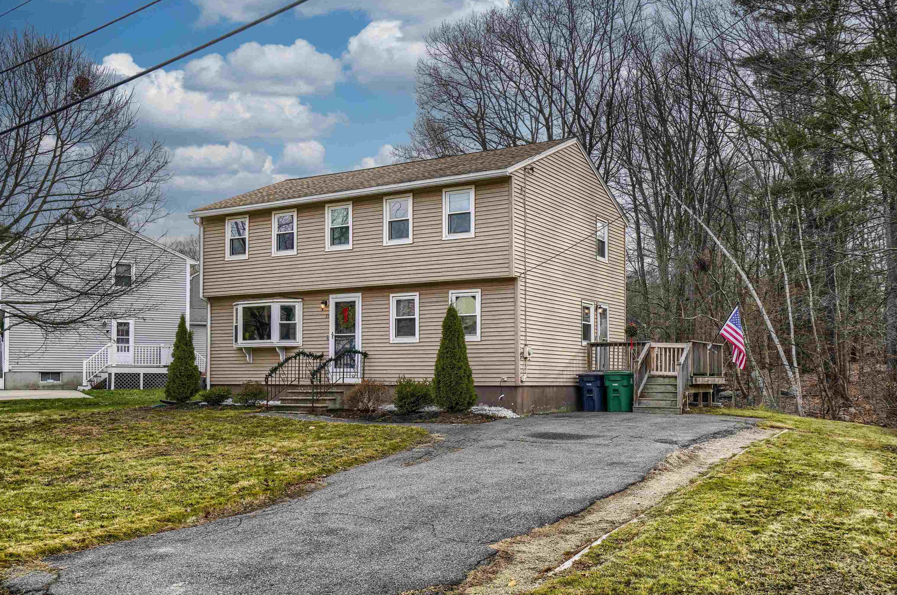 35 Holbrook Dr, Nashua, NH 03062