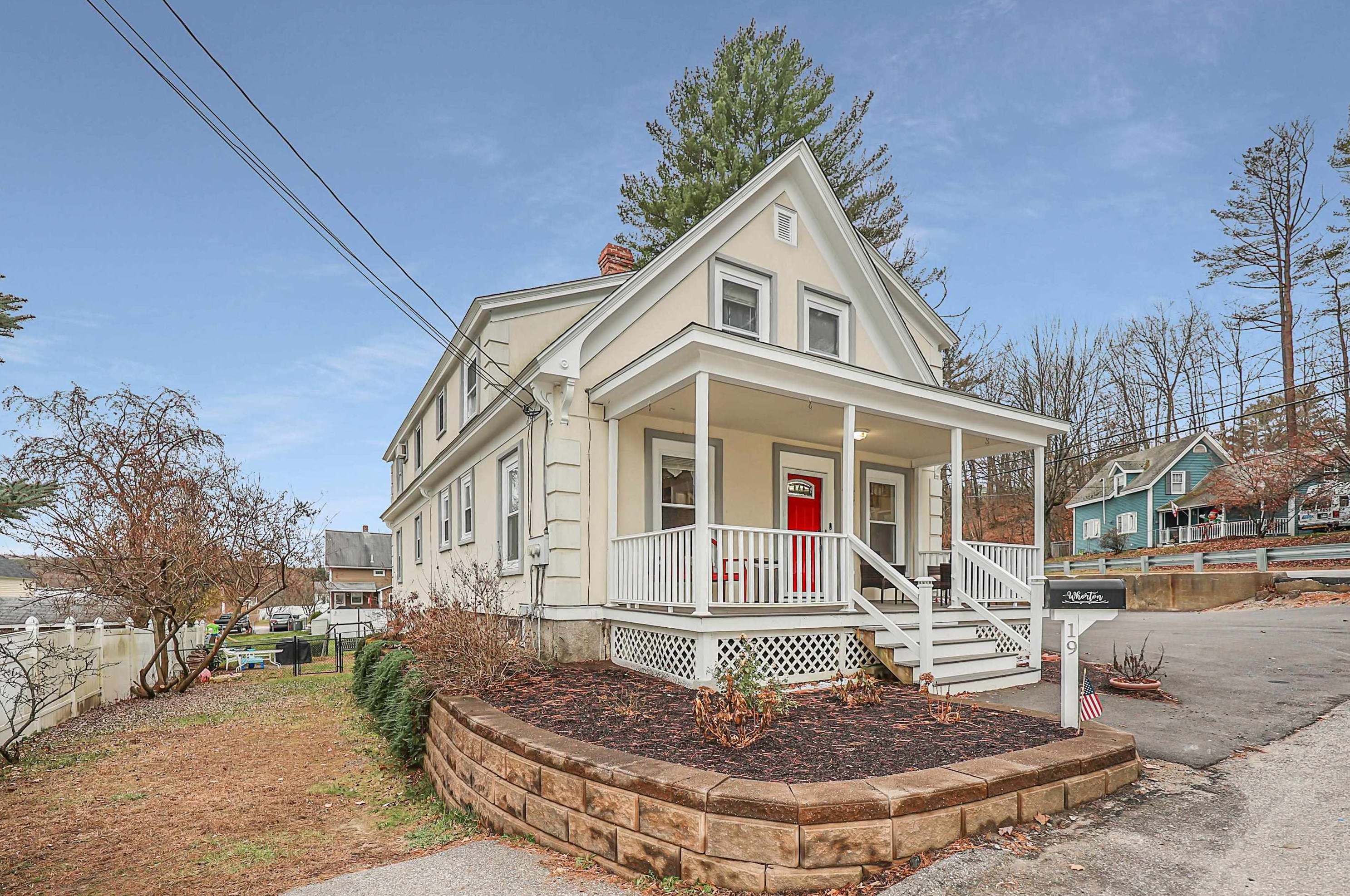19 Maple St, Manchester, NH 03106