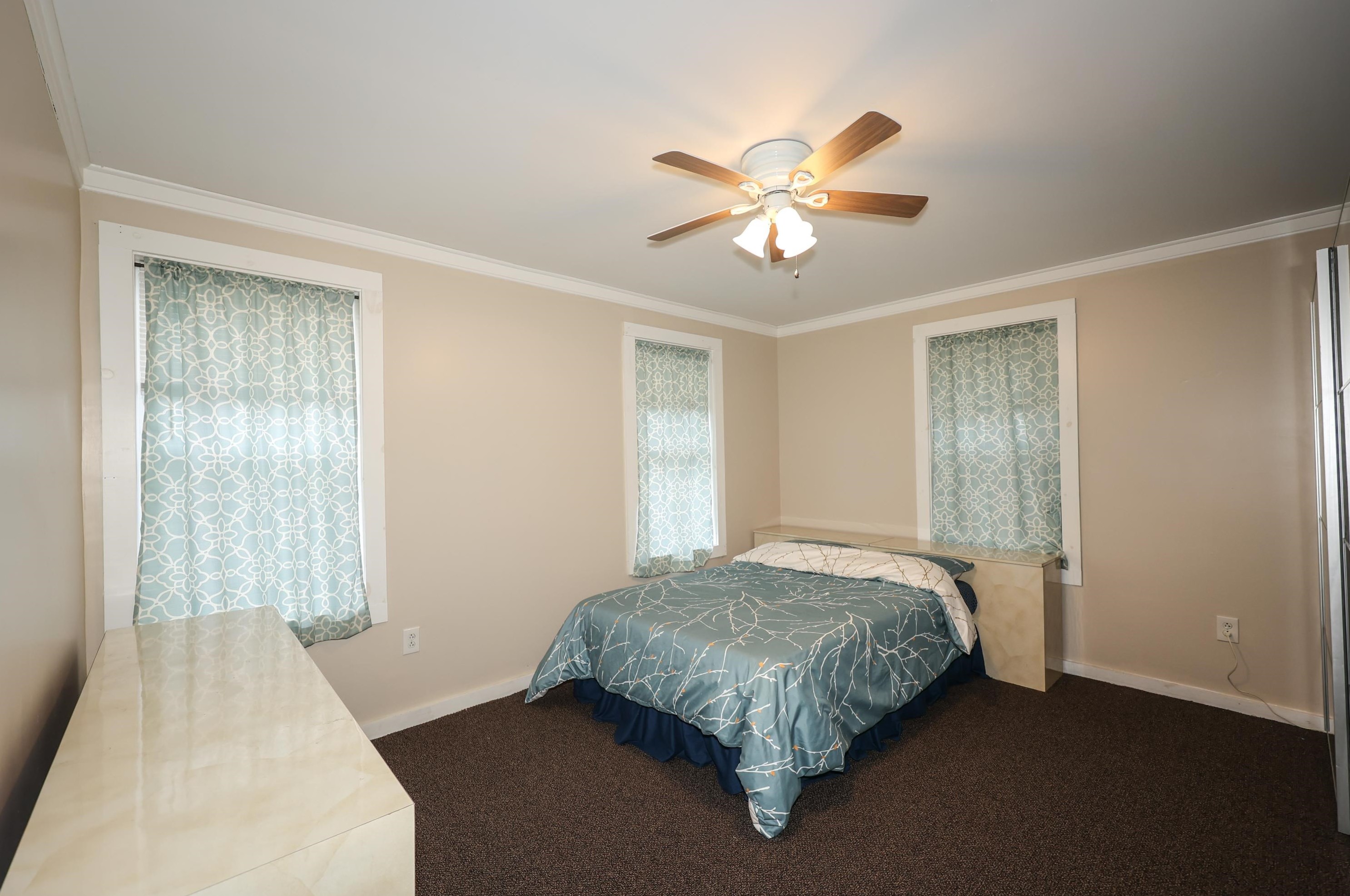 19 Maple St, Manchester NH  03106-1509 exterior