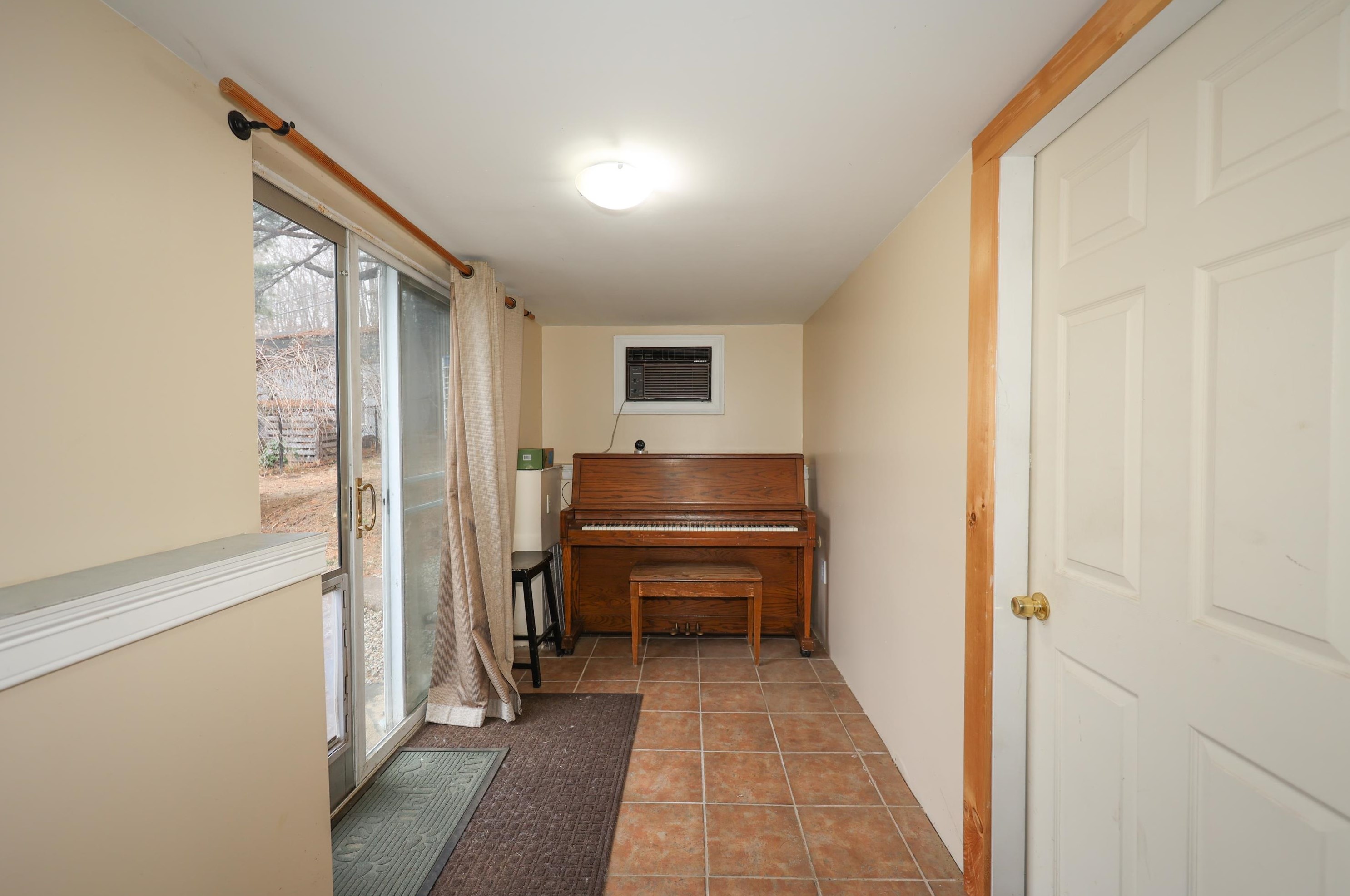 19 Maple St, Manchester NH  03106-1509 exterior