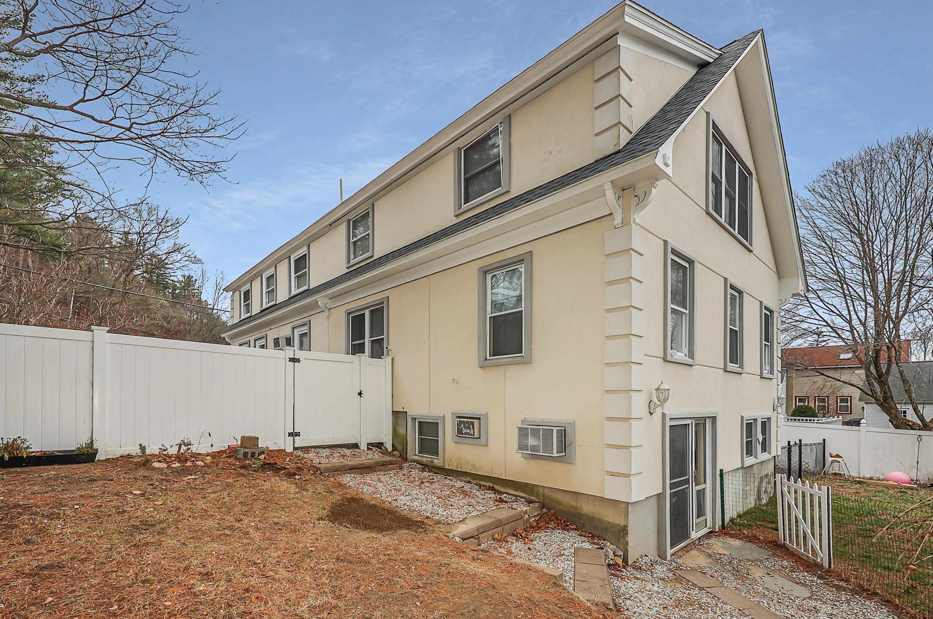 19 Maple St, Manchester NH  03106-1509 exterior